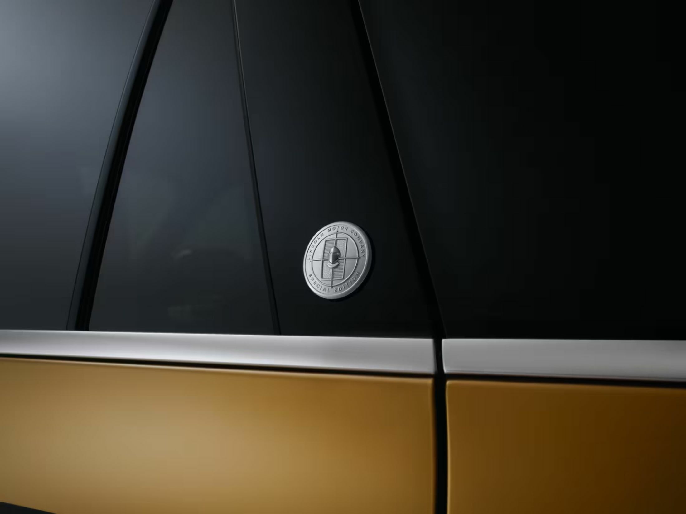 Lincoln Navigator Black Gold Edition - China (4)