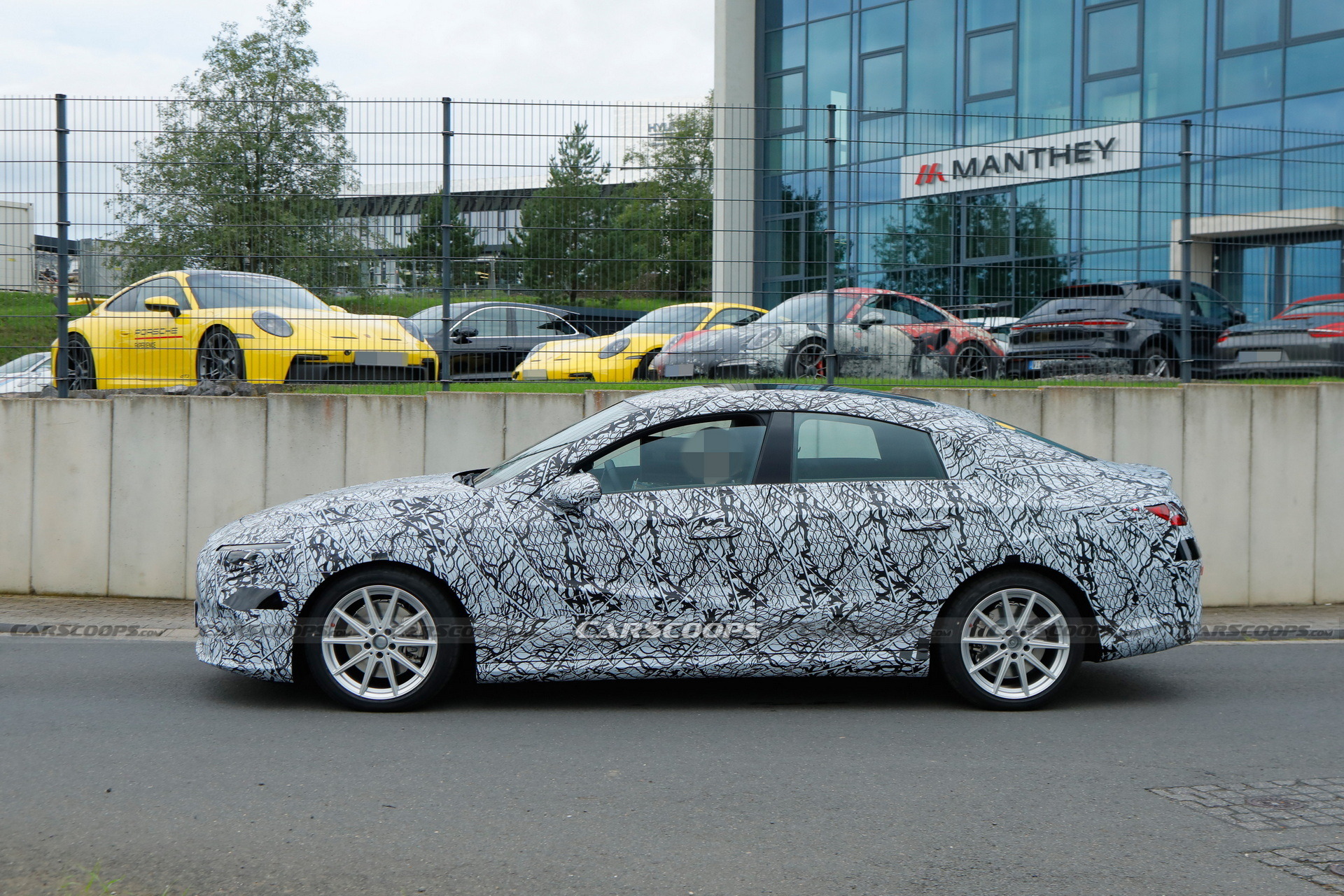Mercedes-Benz CLA EV - 8