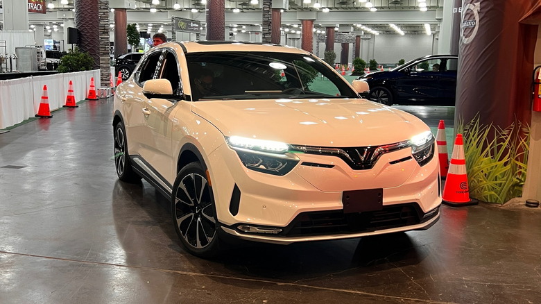 2023 VinFast VF8 1