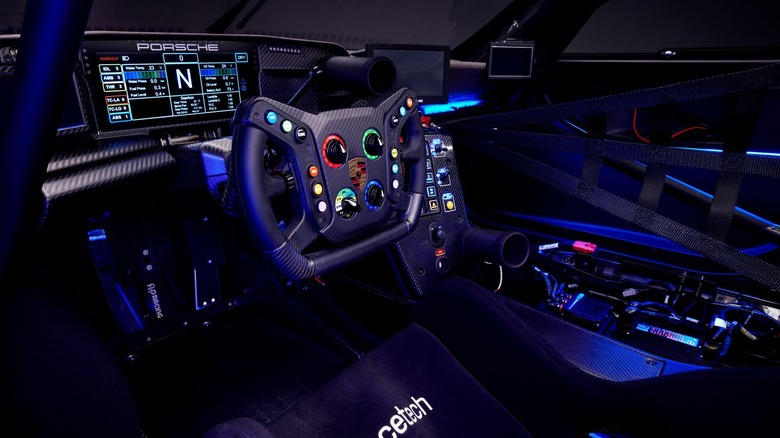 Porsche 911 GT3 R Rennsport - 10