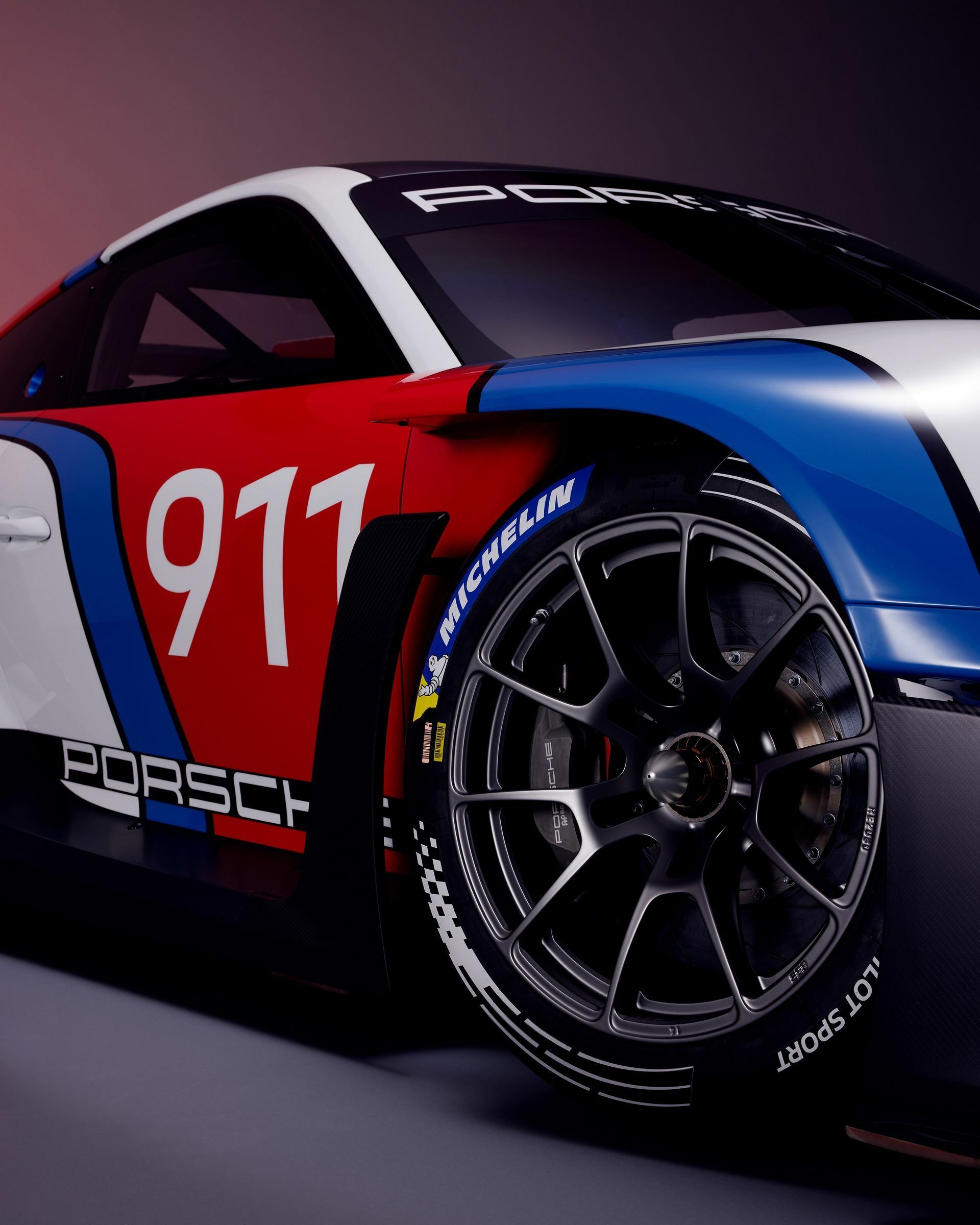 Porsche 911 GT3 R Rennsport - 13