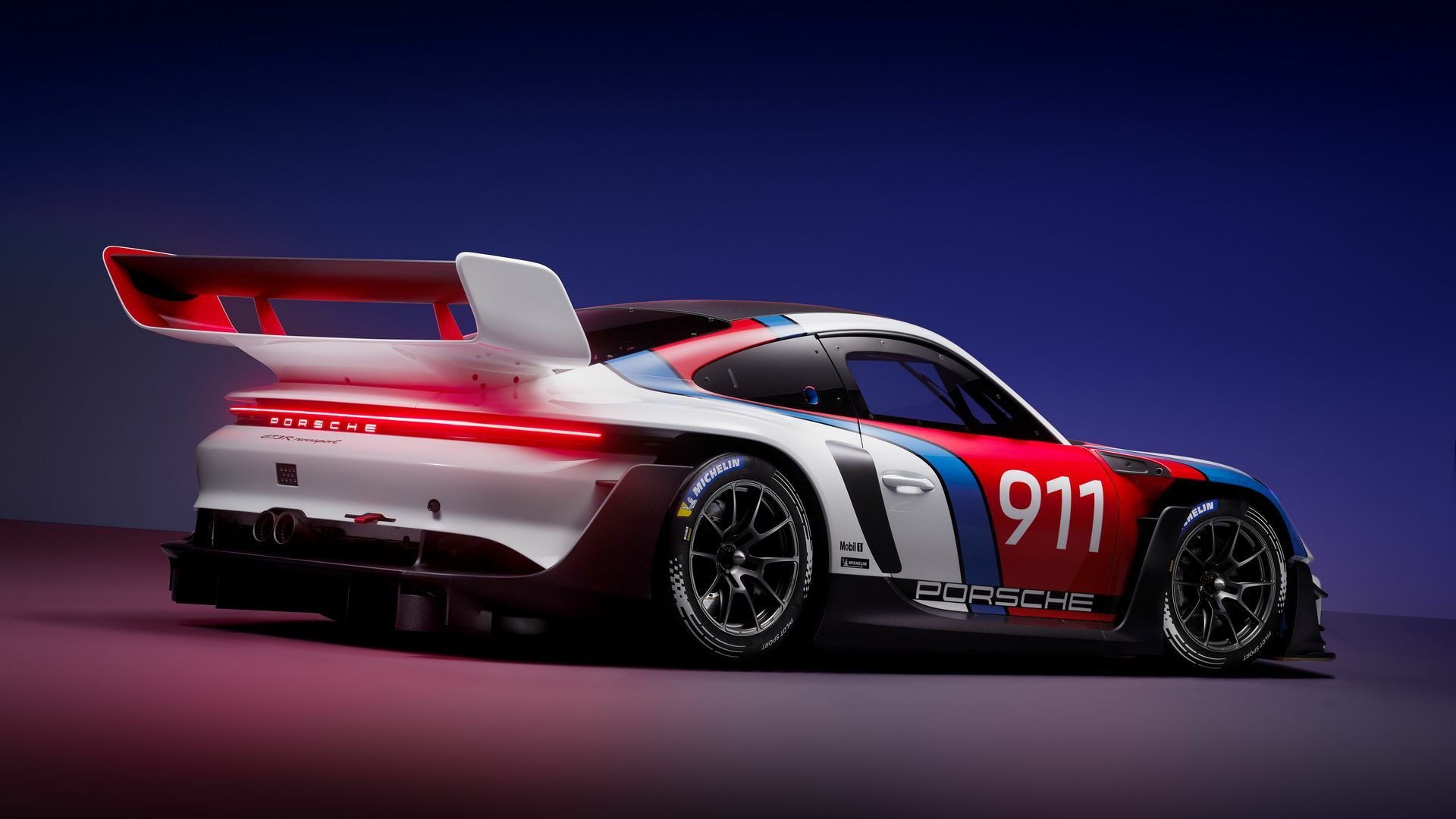 Porsche 911 GT3 R Rennsport - 5