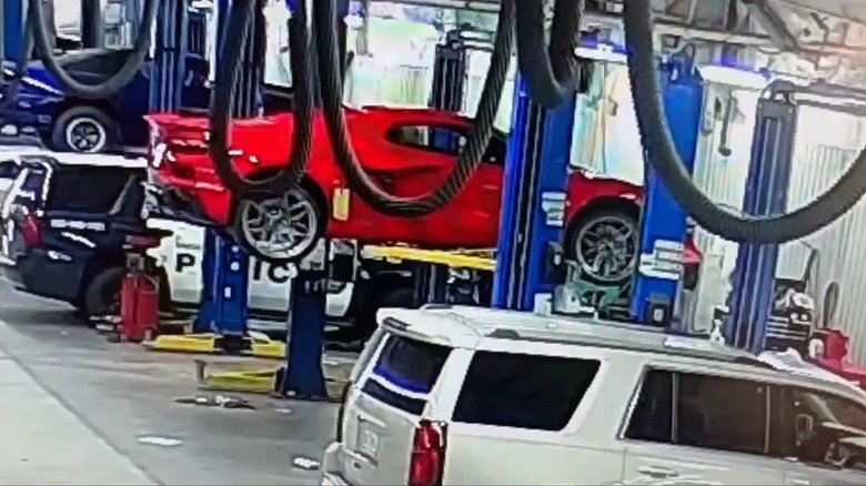 Chevrolet C8 Corvette Falls Off Lift (1)