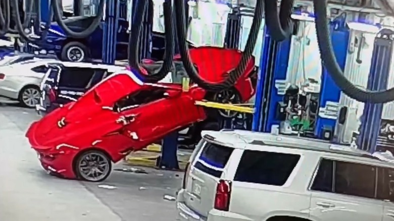 Chevrolet C8 Corvette Falls Off Lift (2)