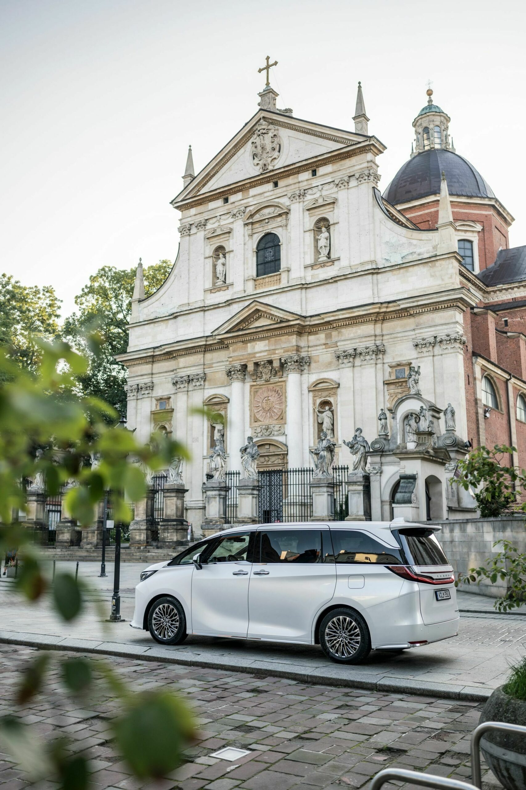2024 Lexus LM - 103