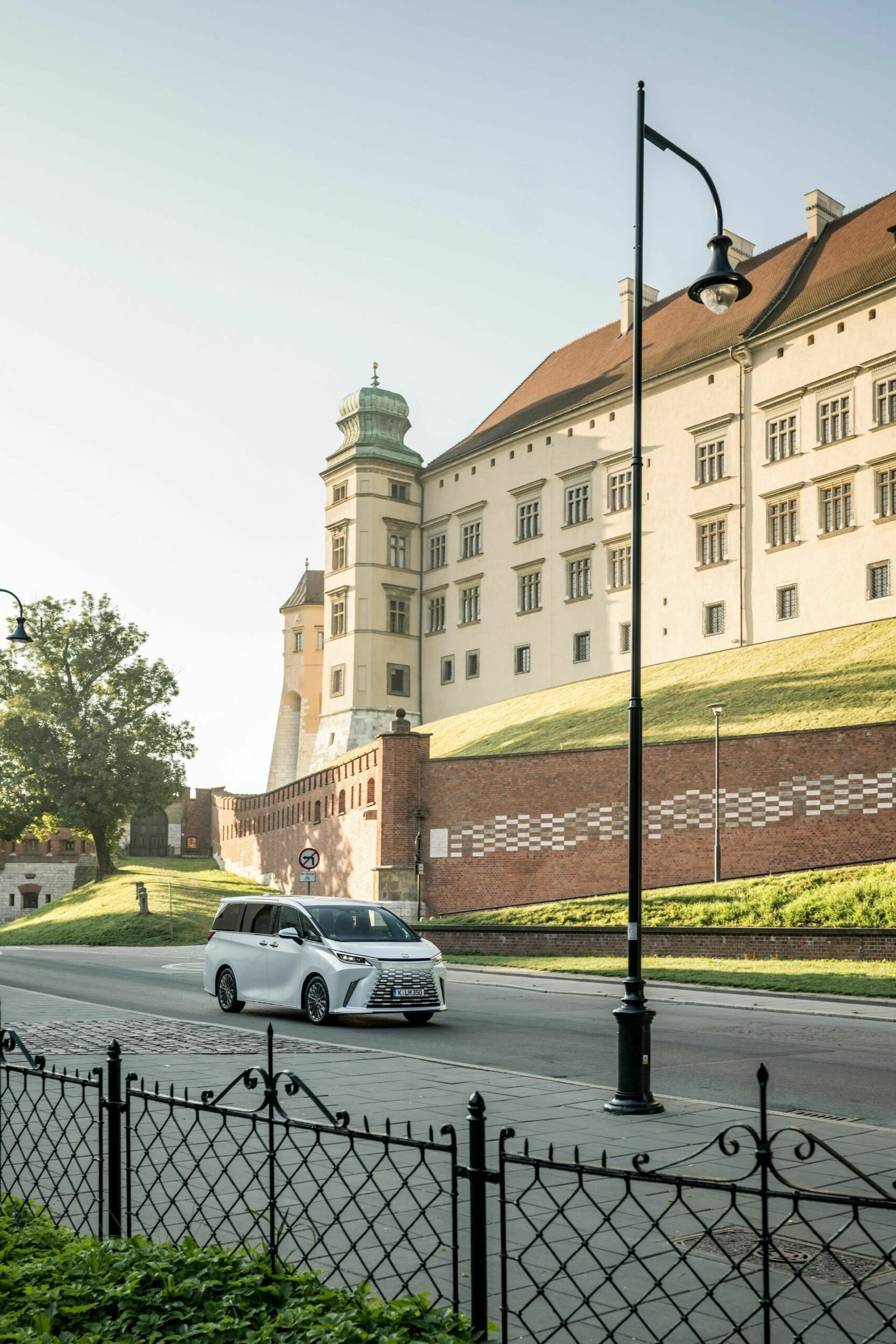 2024 Lexus LM - 128