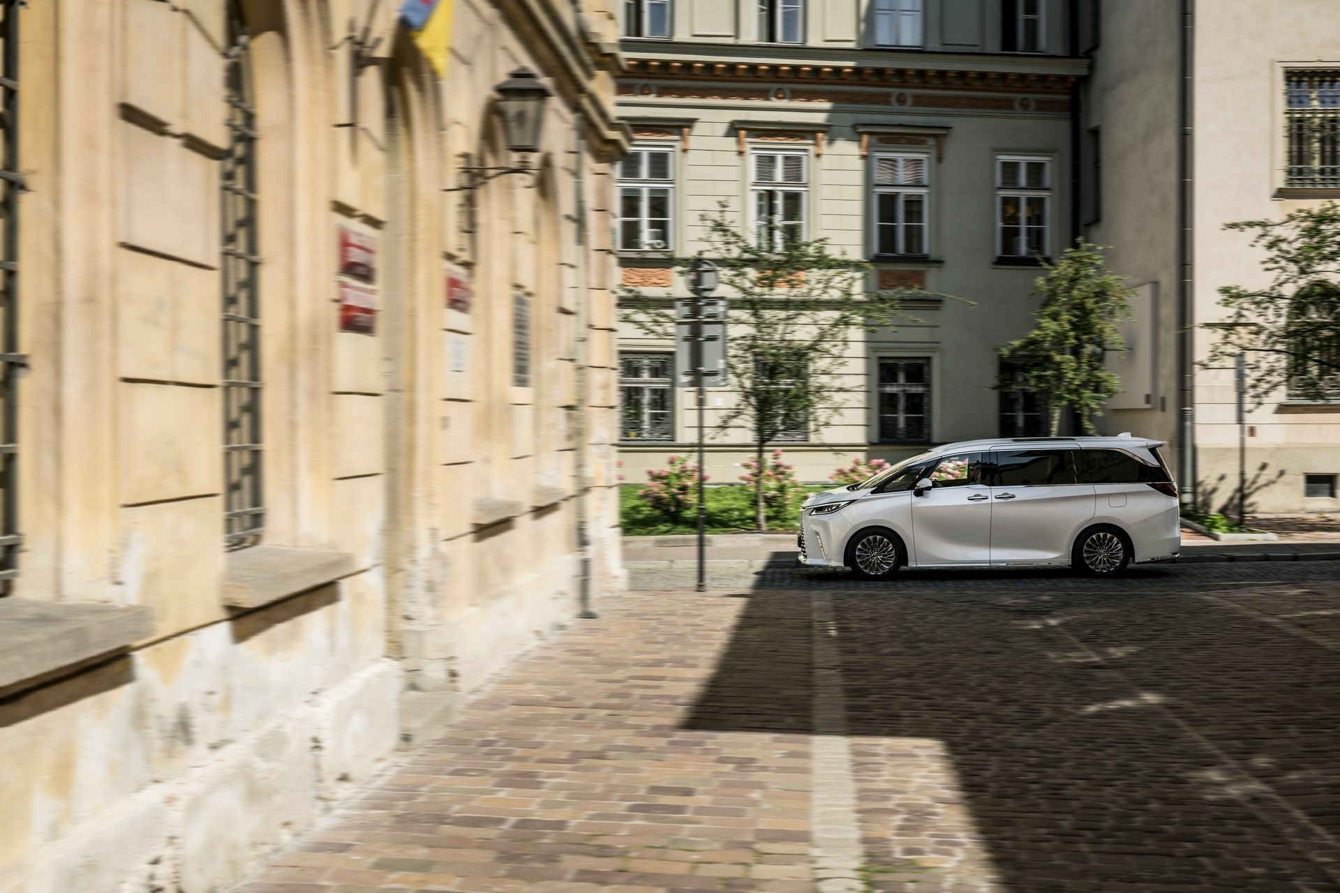2024 Lexus LM - 130