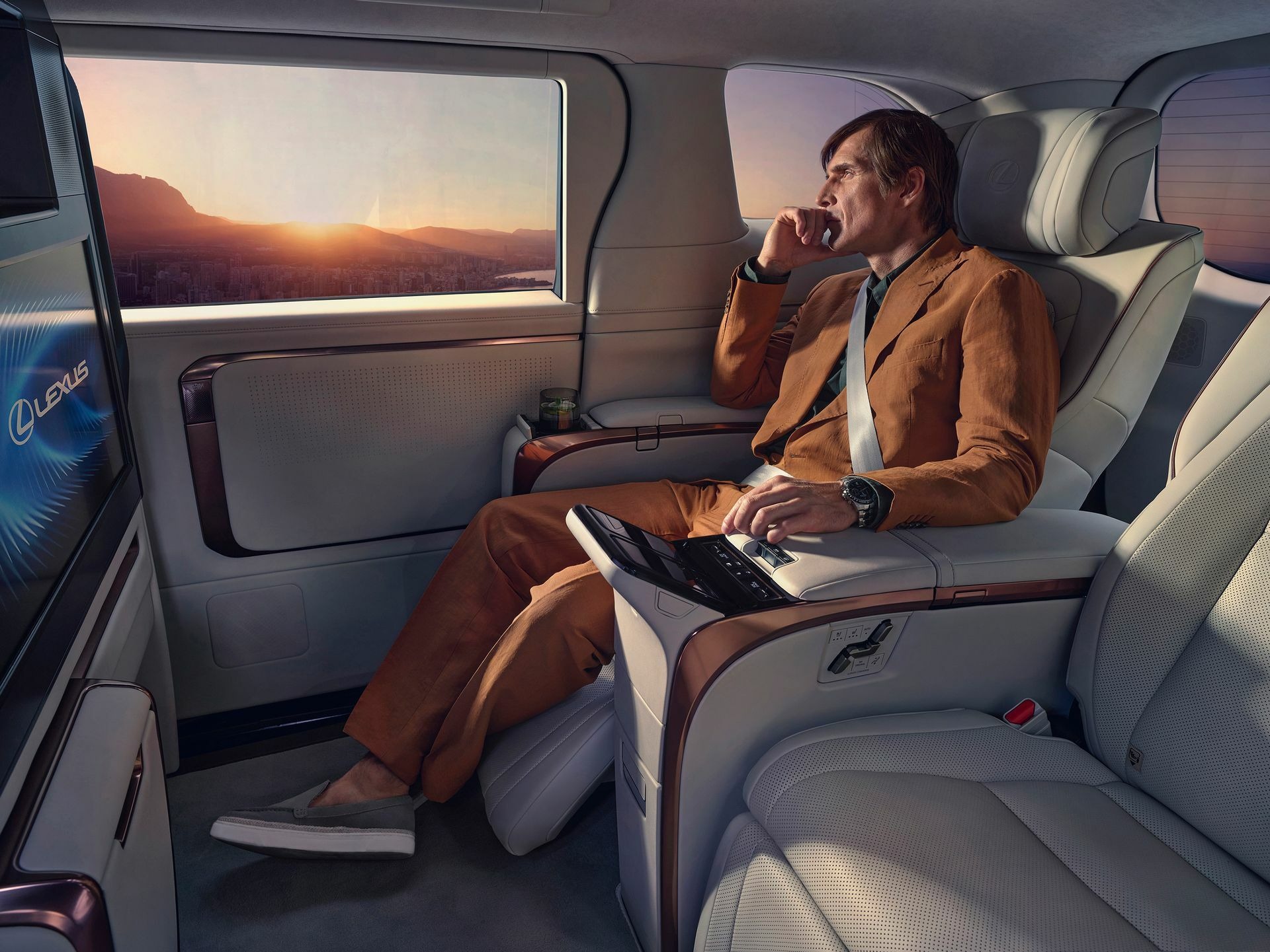 2024 Lexus LM - 182