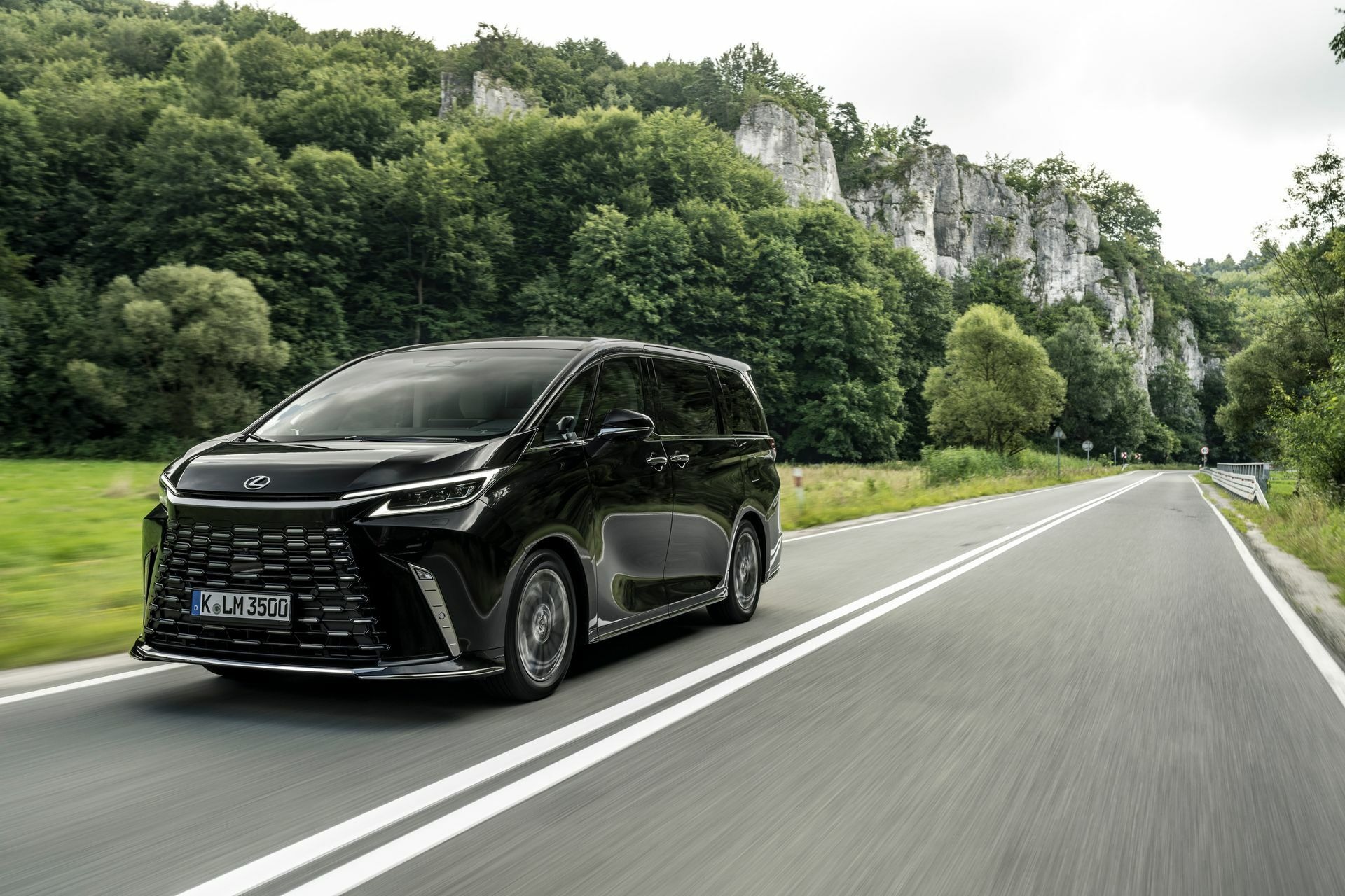 2024 Lexus LM - 23
