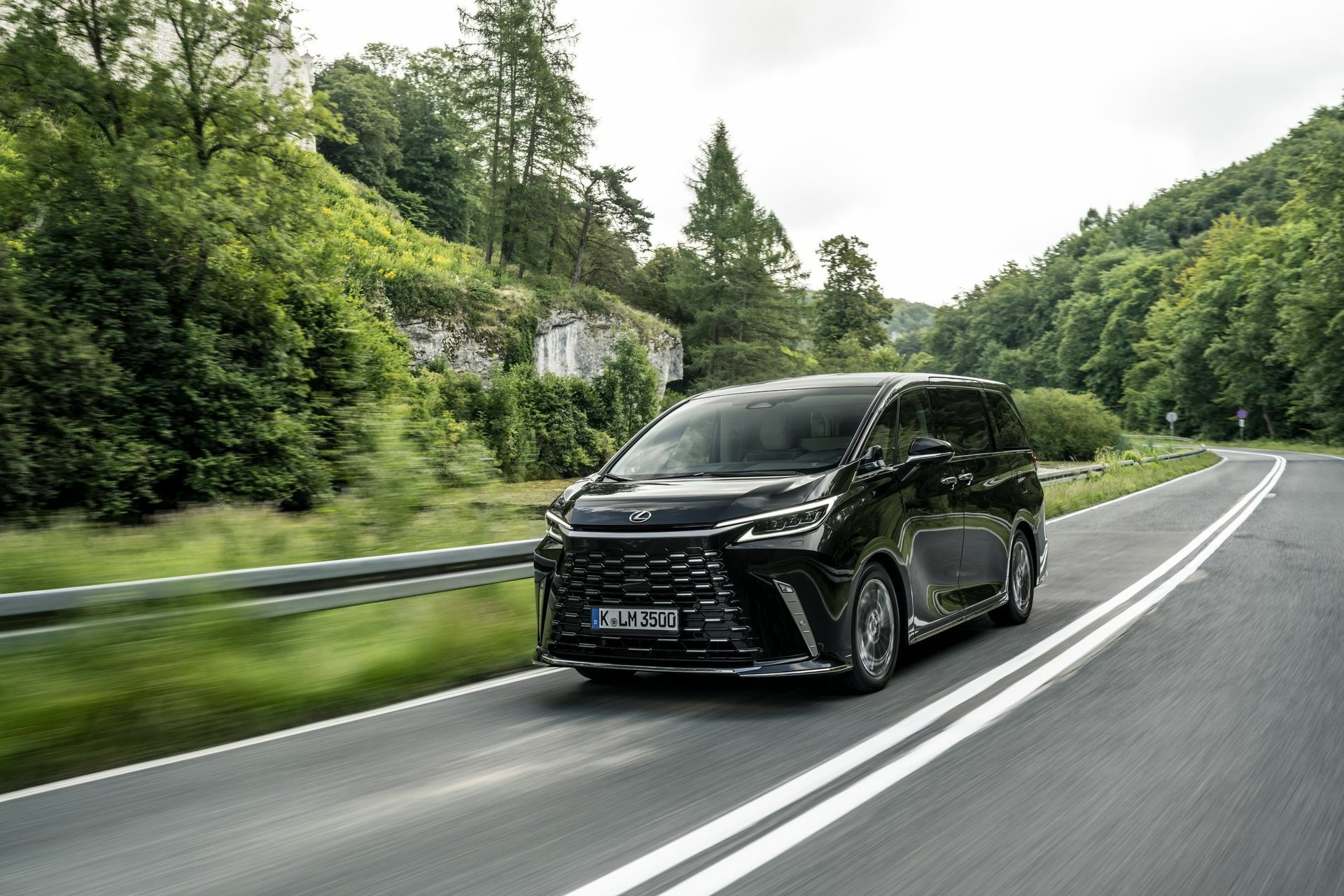 2024 Lexus LM - 24