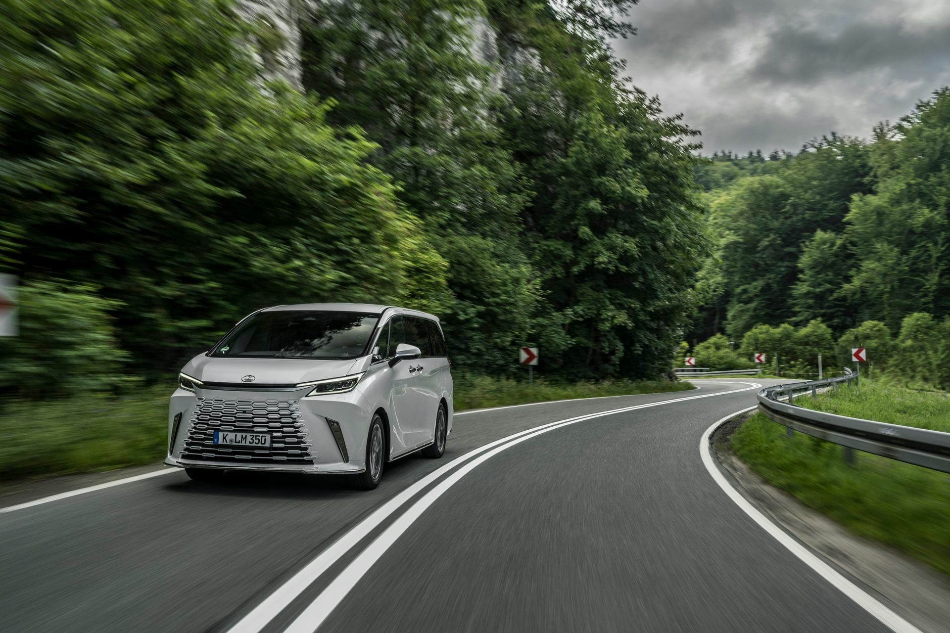 2024 Lexus LM - 31