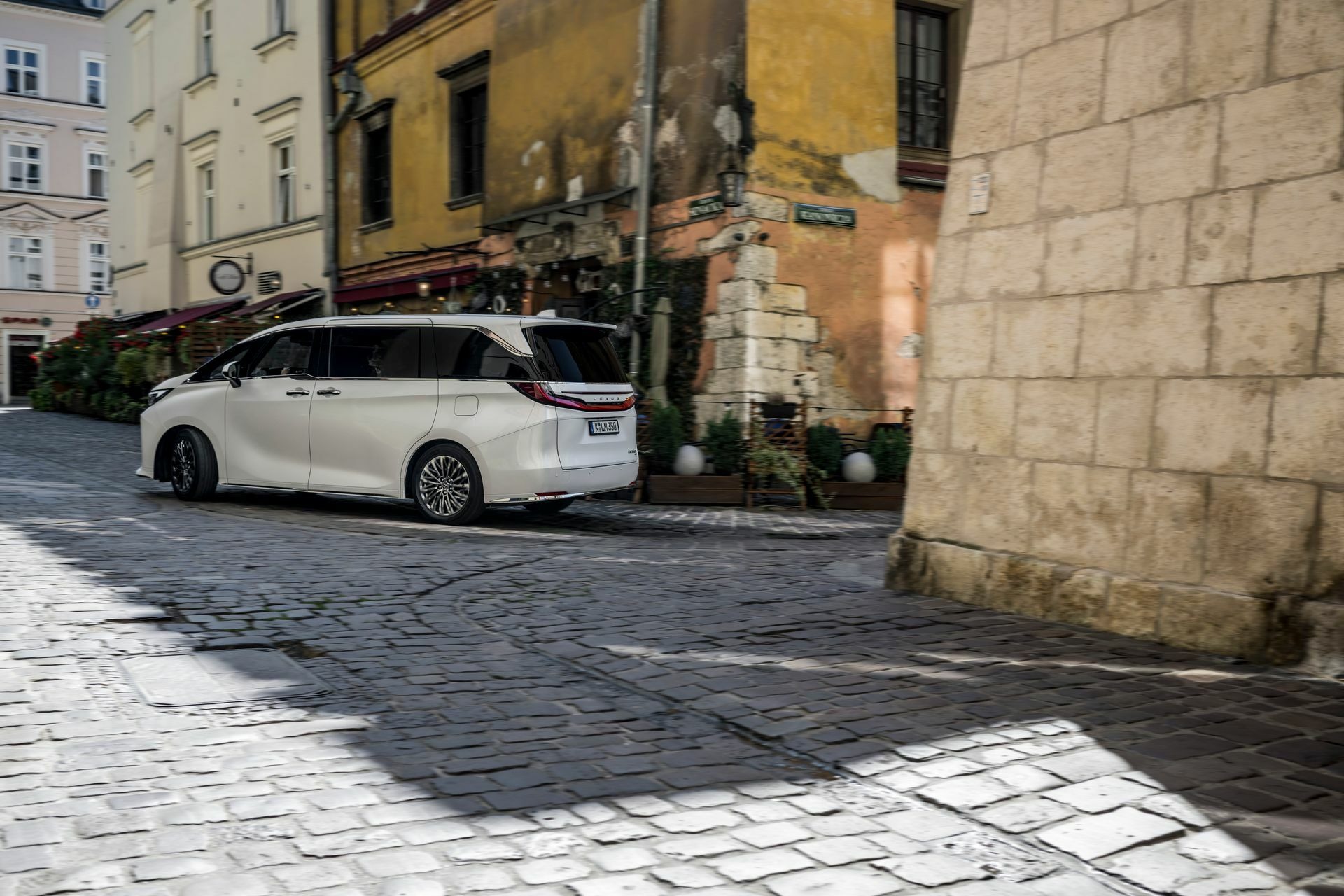 2024 Lexus LM - 34
