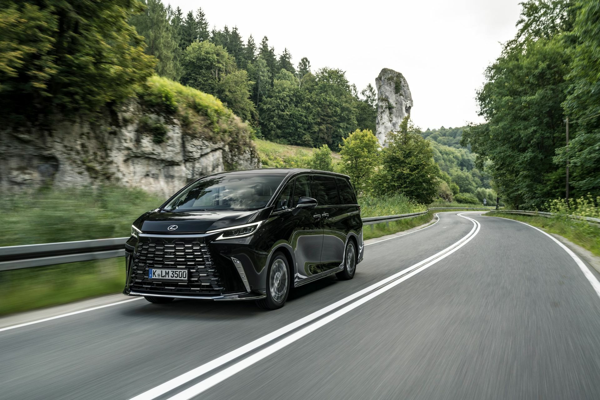 2024 Lexus LM - 36