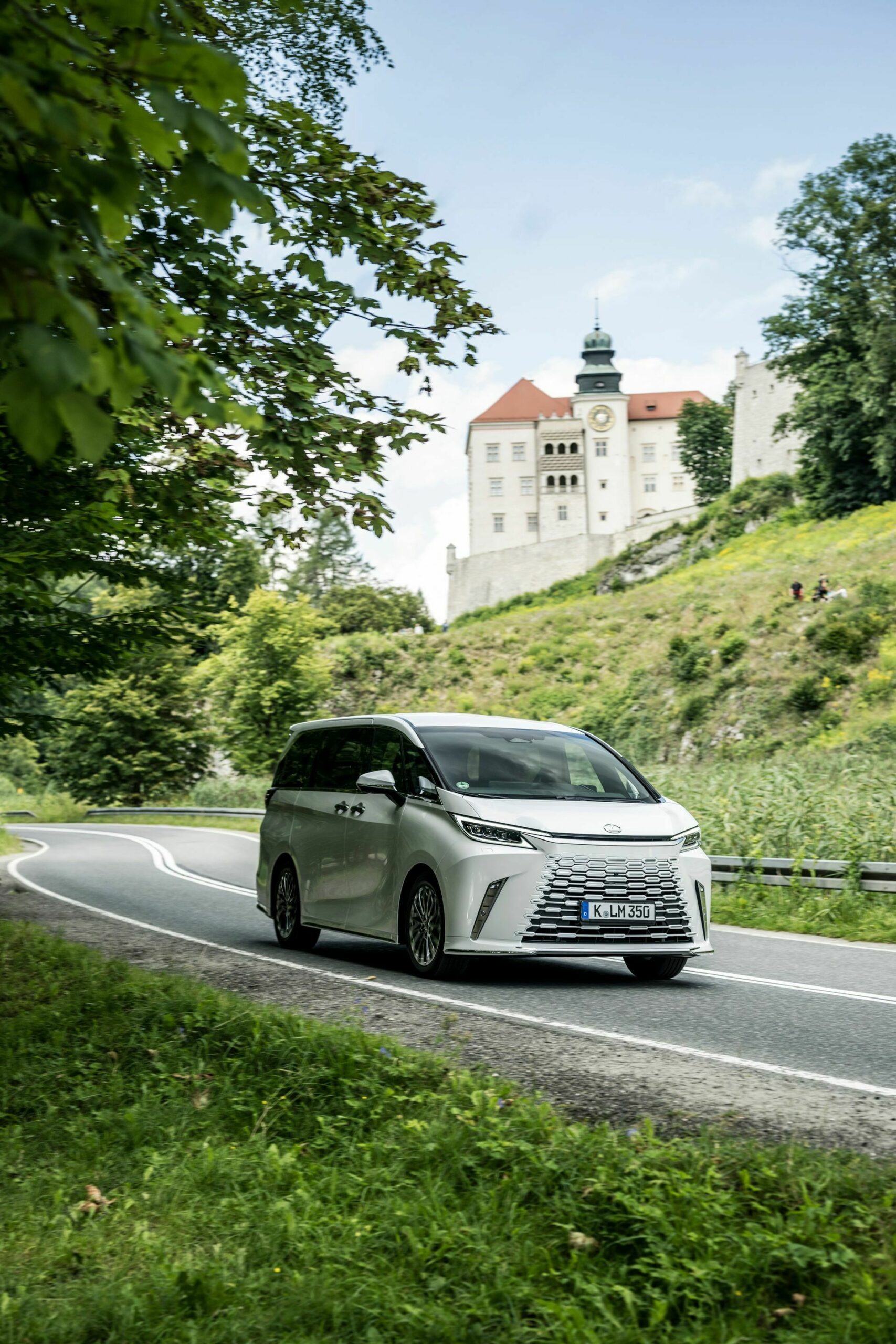 2024 Lexus LM - 46