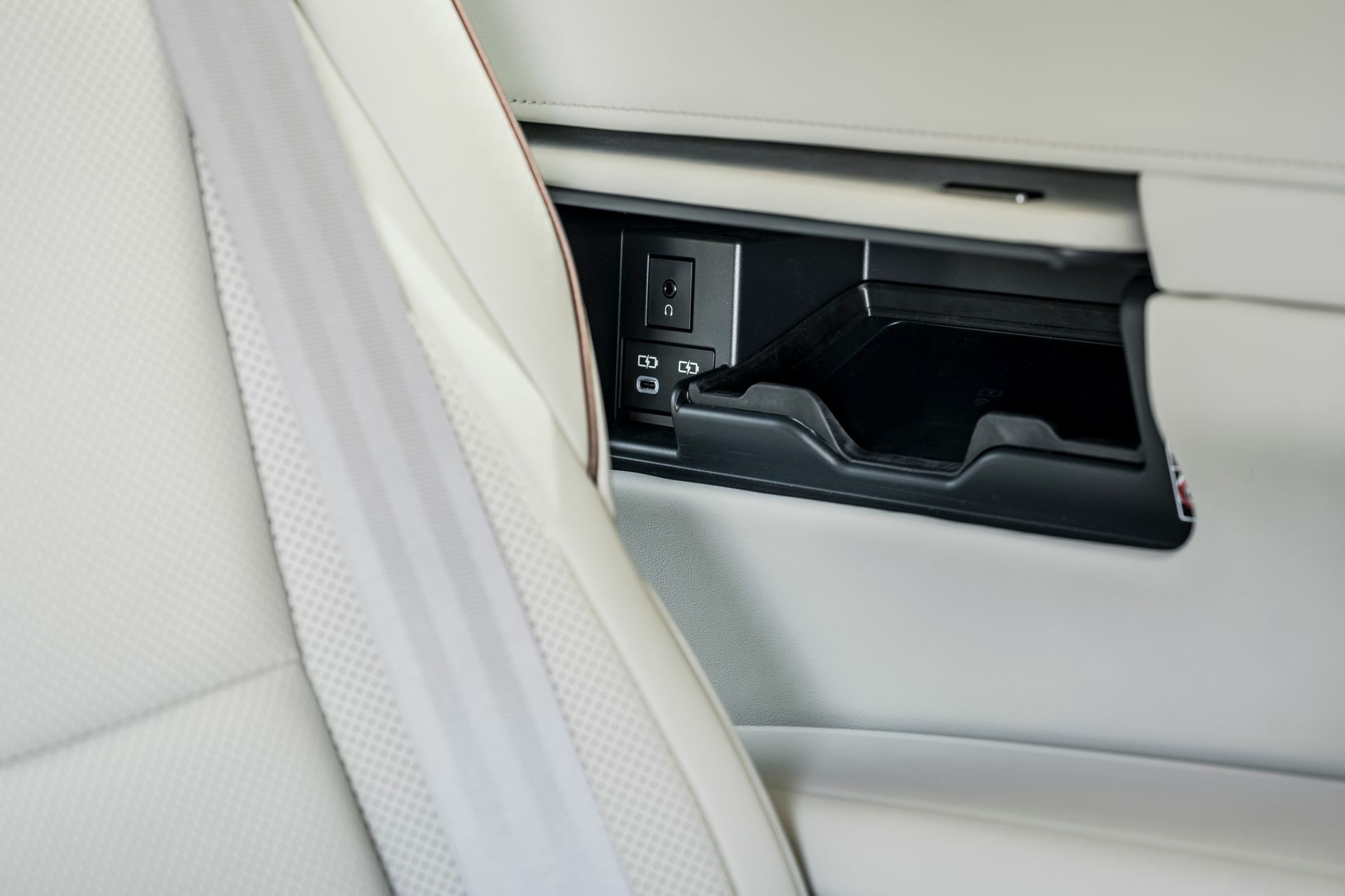 2024 Lexus LM - 5
