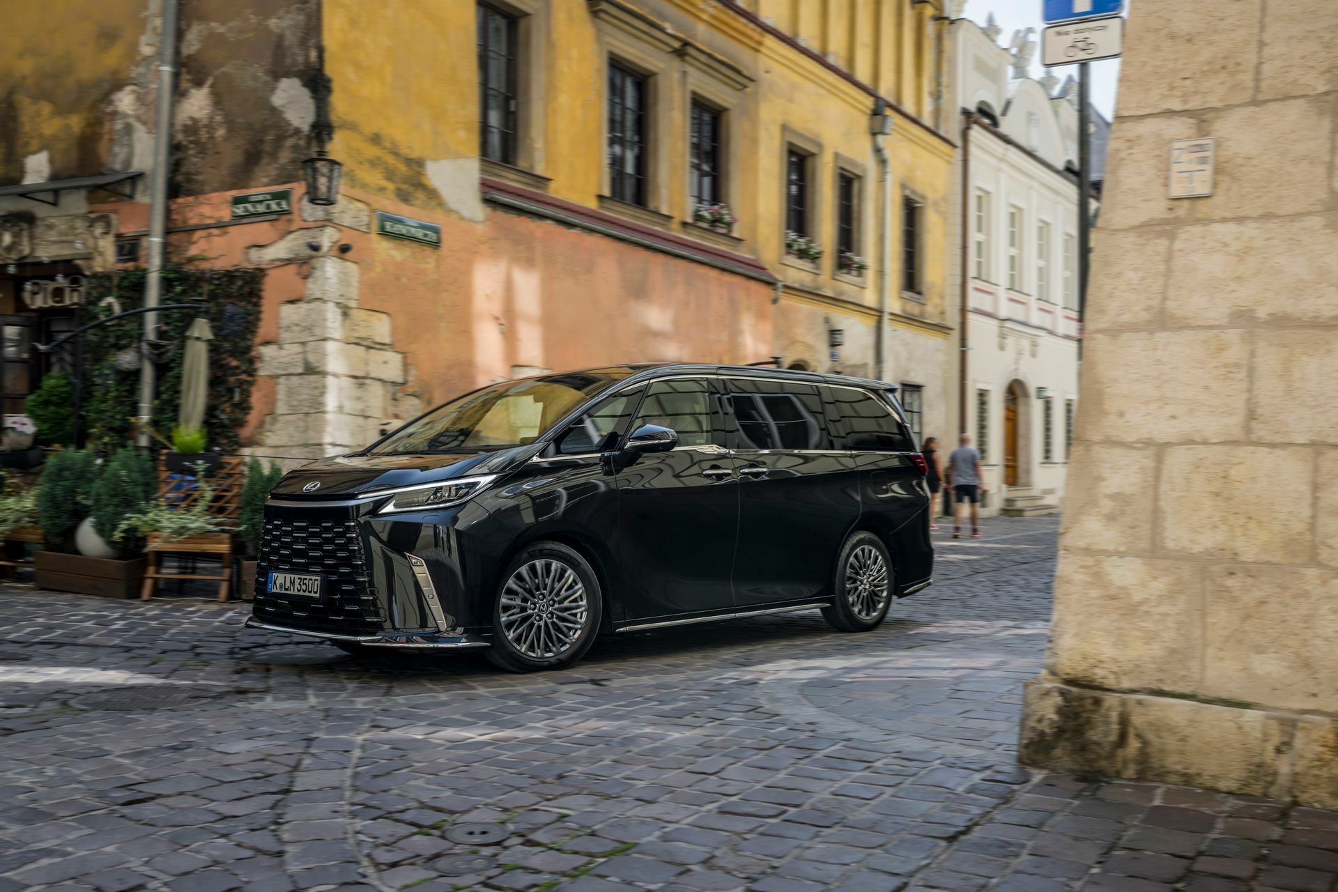 2024 Lexus LM - 71
