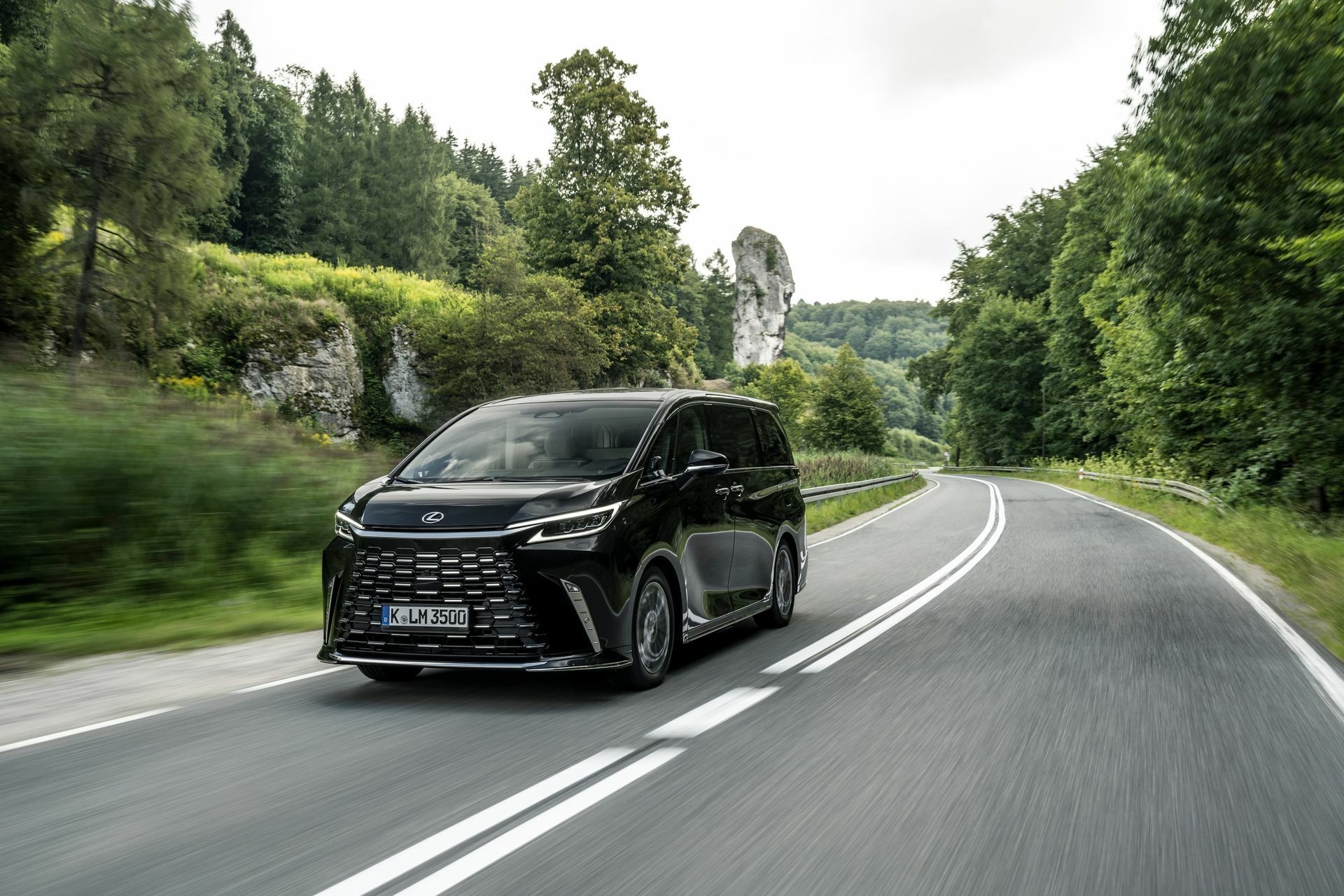 2024 Lexus LM - 82