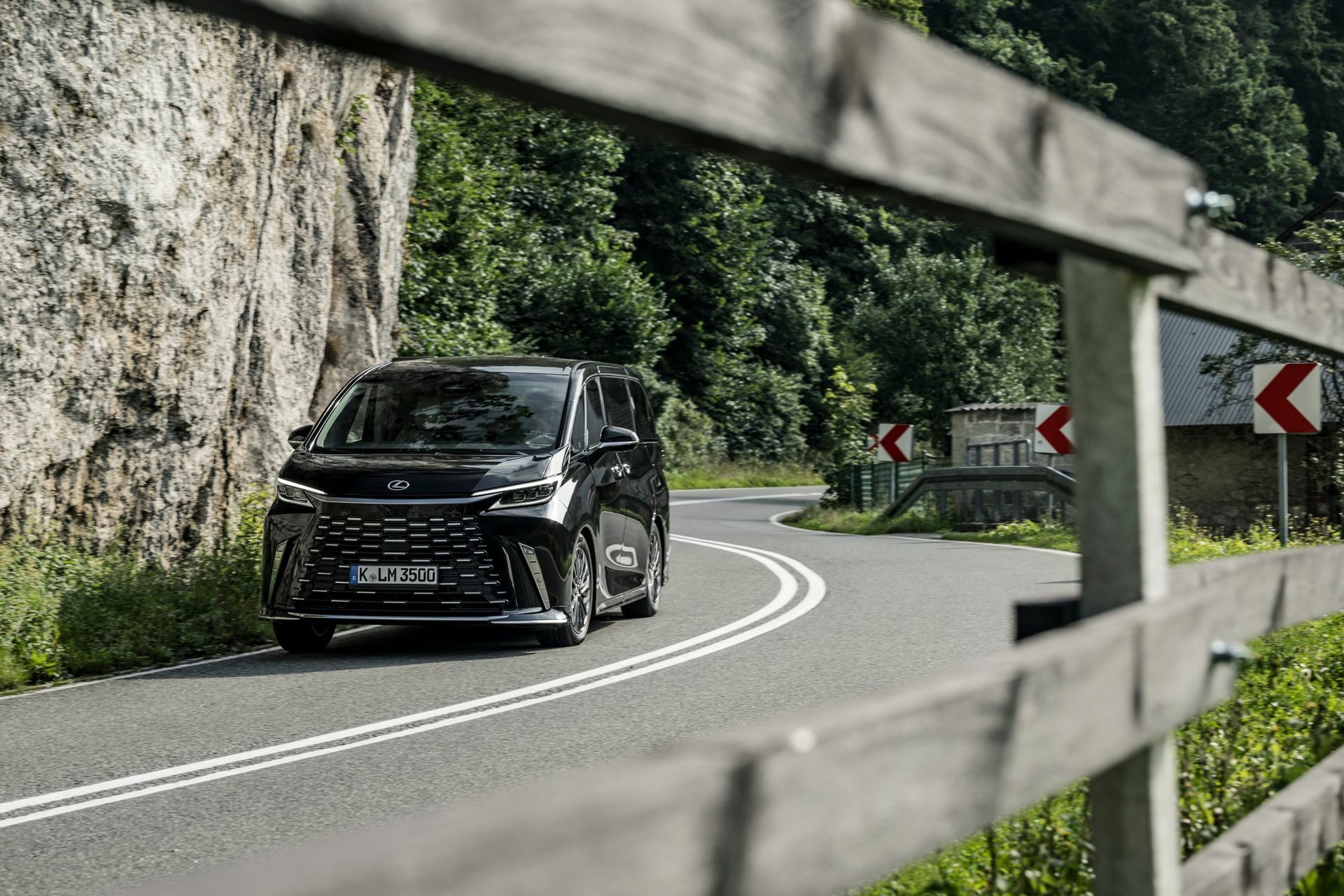 2024 Lexus LM - 86