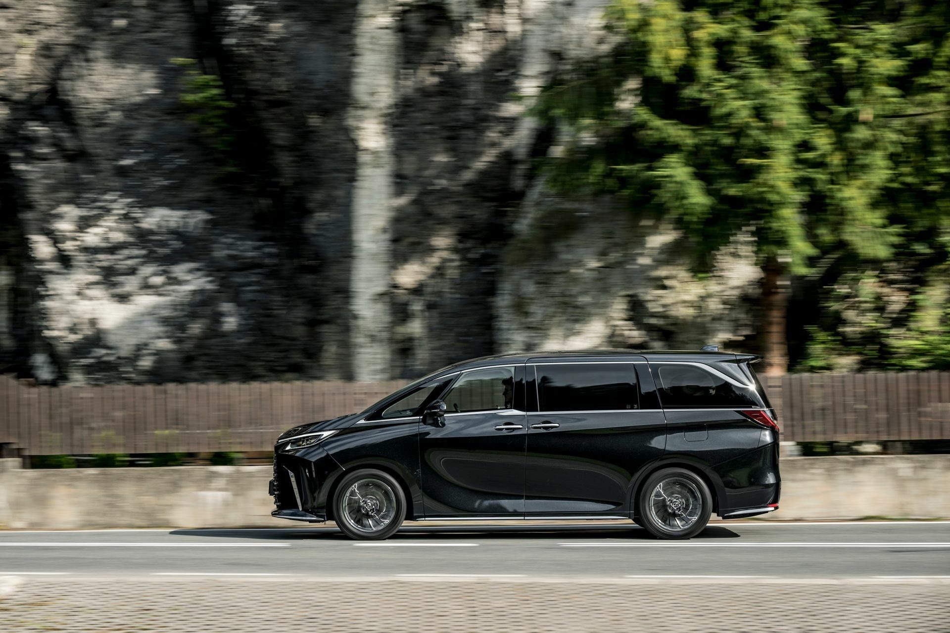 2024 Lexus LM - 90