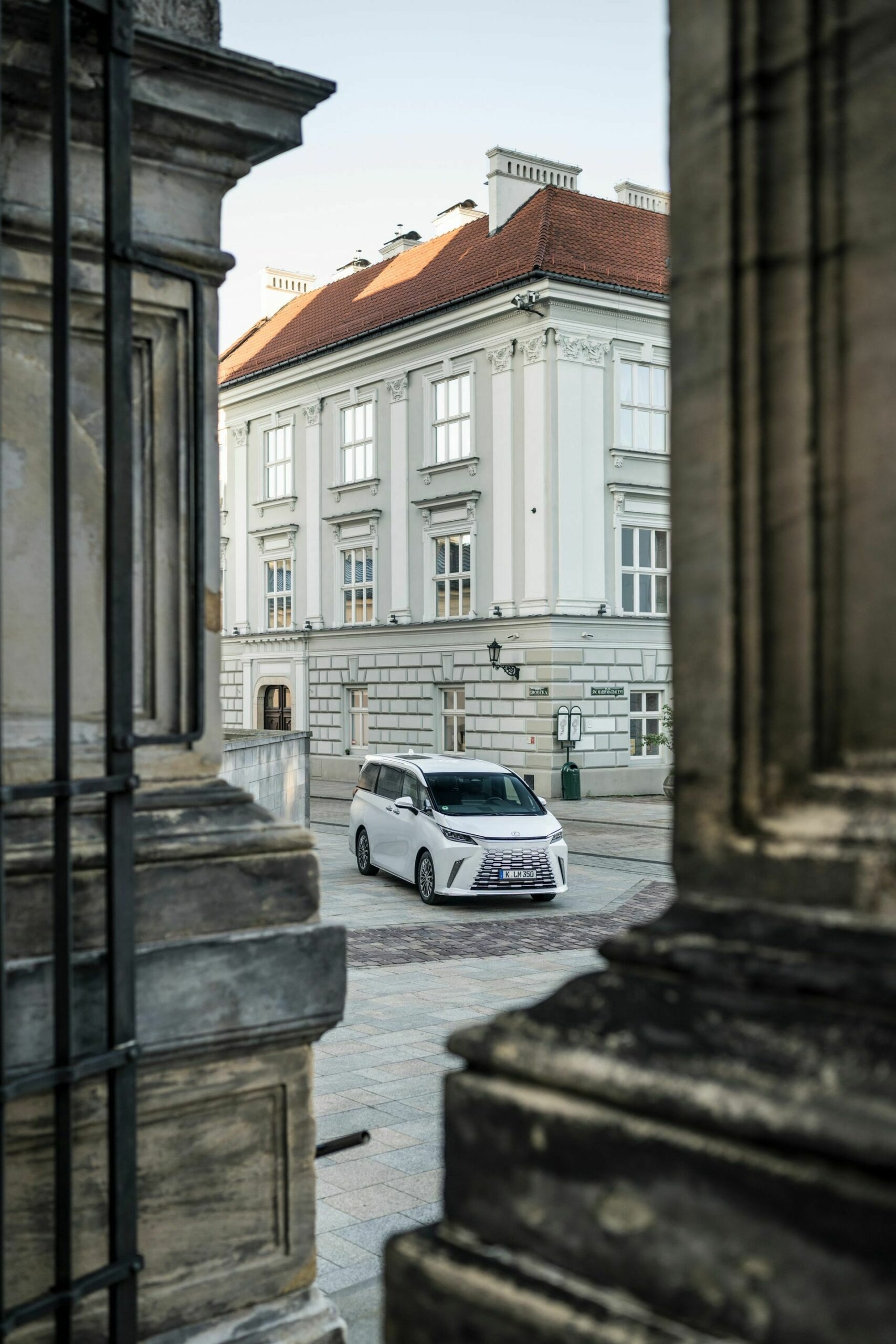 2024 Lexus LM - 94