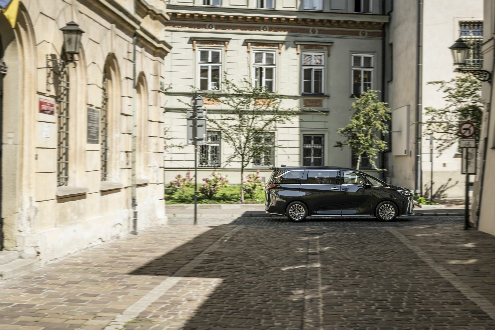 2024 Lexus LM - 97
