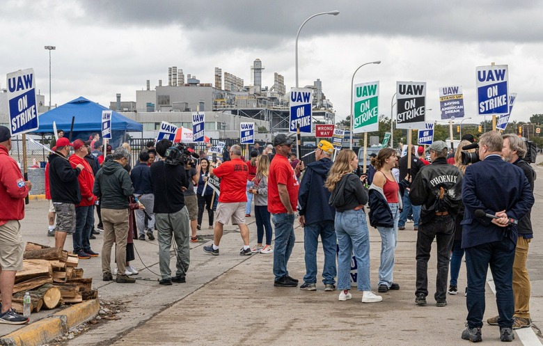 UAW Strike 102 2