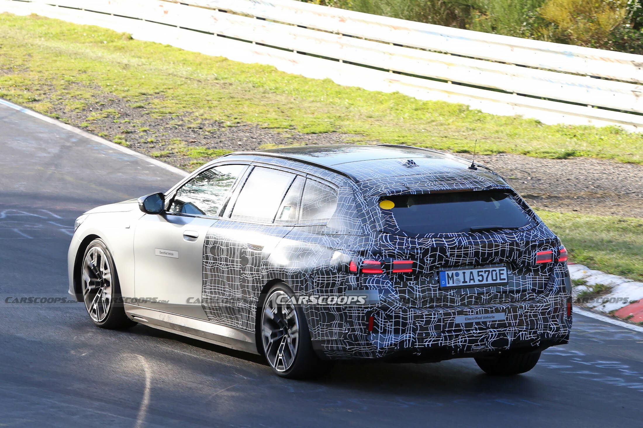 2024 BMW i5 Touring spy shots 00012