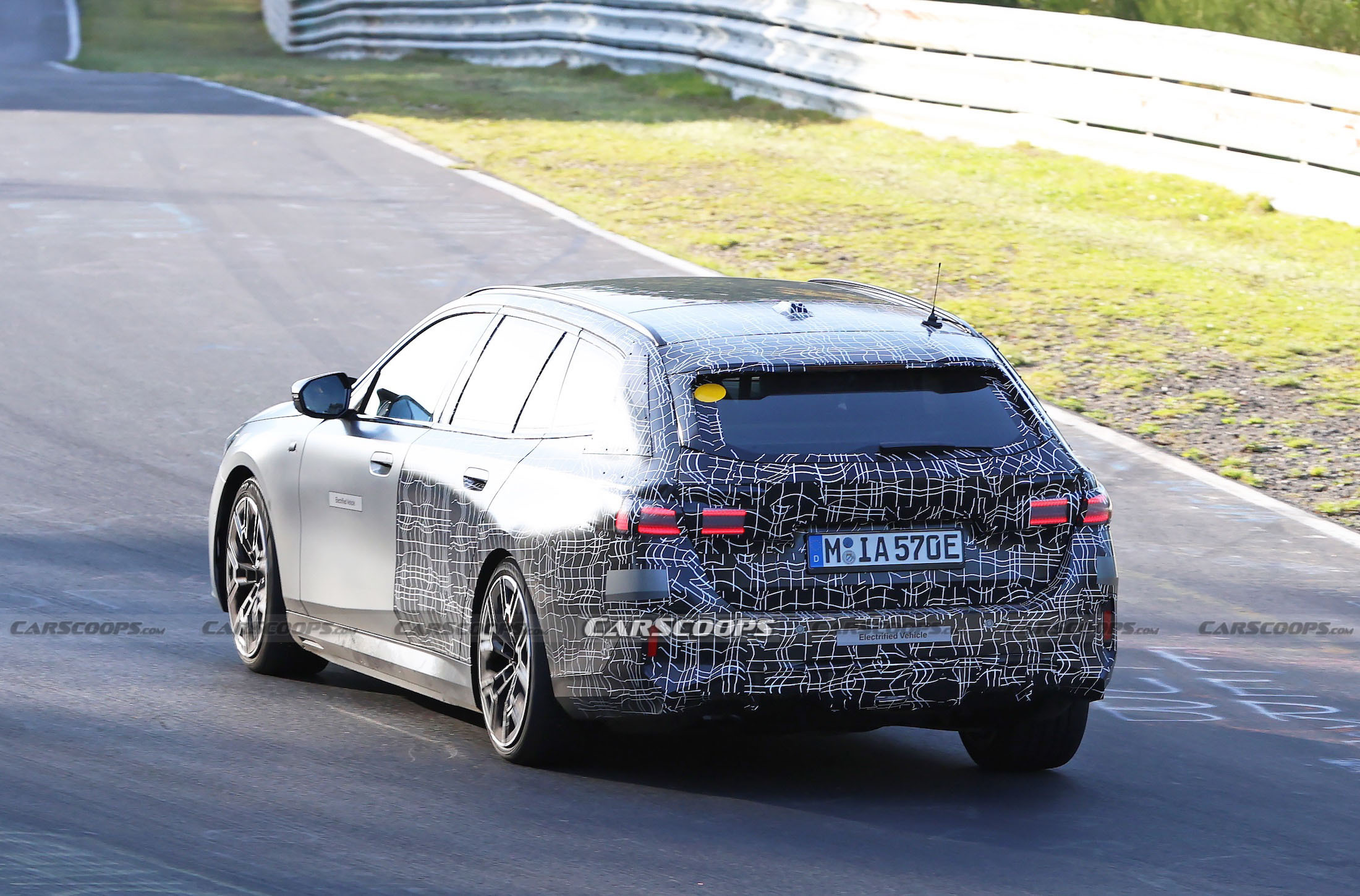 2024 BMW i5 Touring spy shots 00013