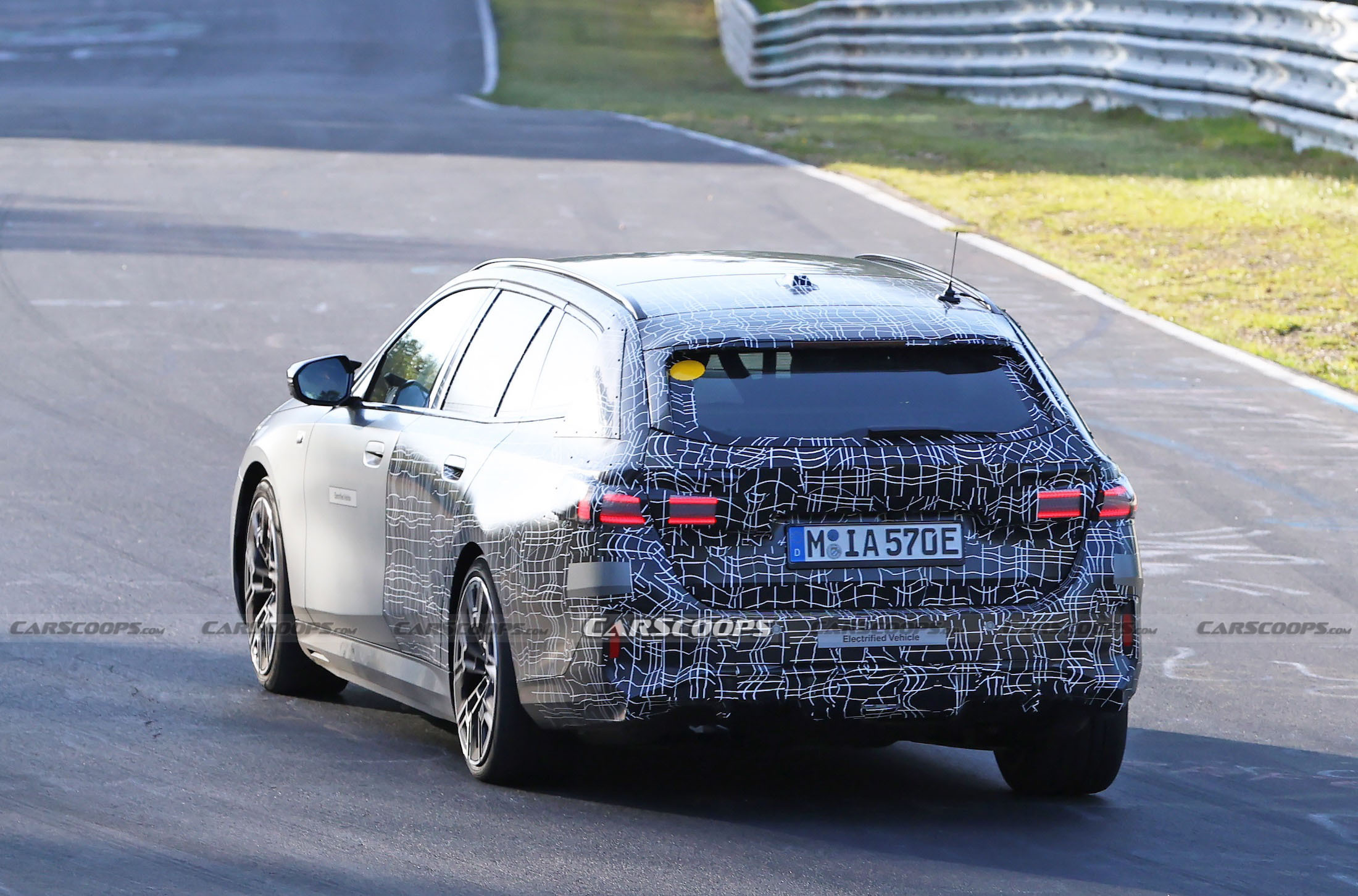 2024 BMW i5 Touring spy shots 00014