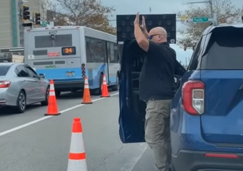 YT 2023 Road Rage Biker v Ford Explorer 1
