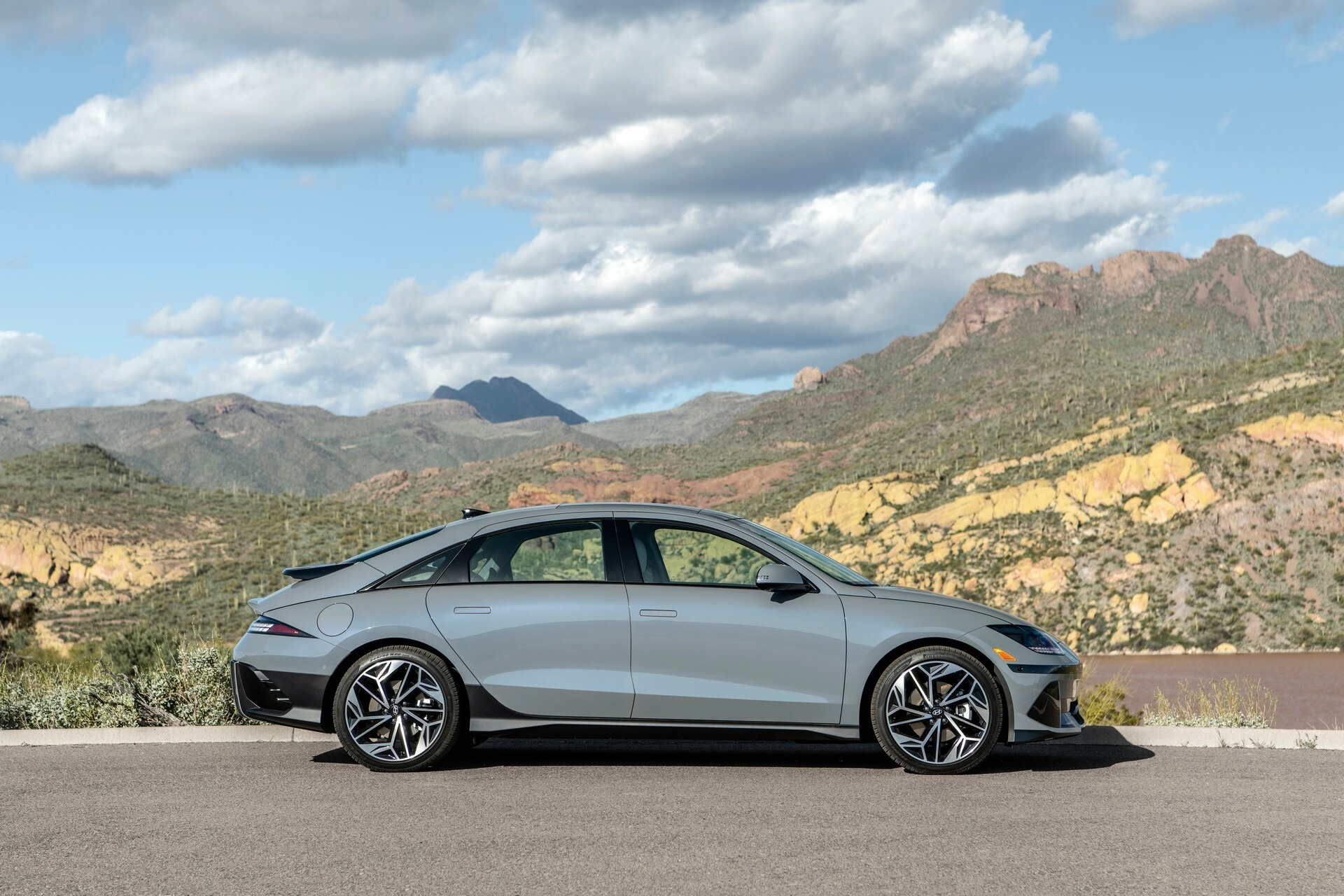 2024 Hyundai Ioniq 6 1025 1