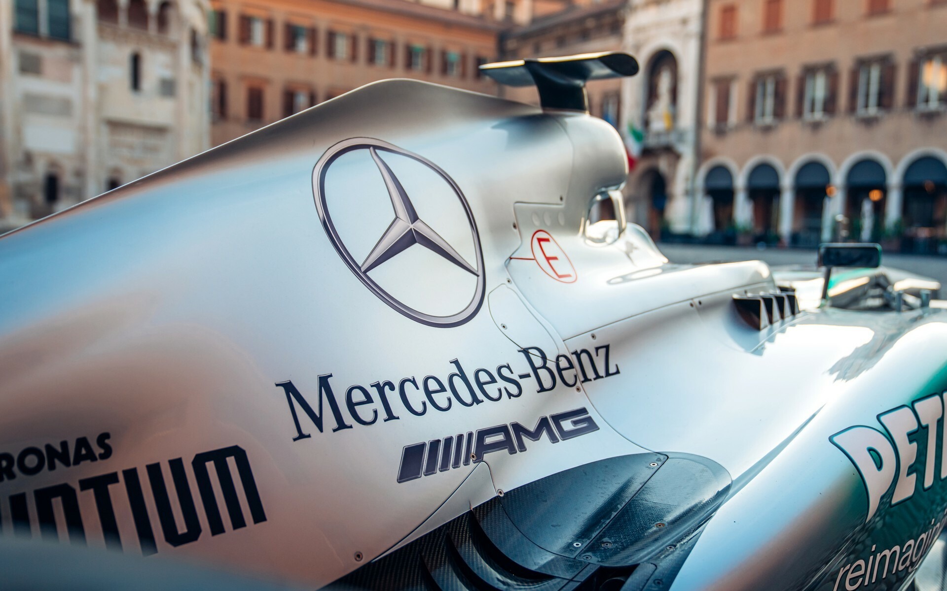 Lewis Hamilton Mercedes F1 W04 - 10