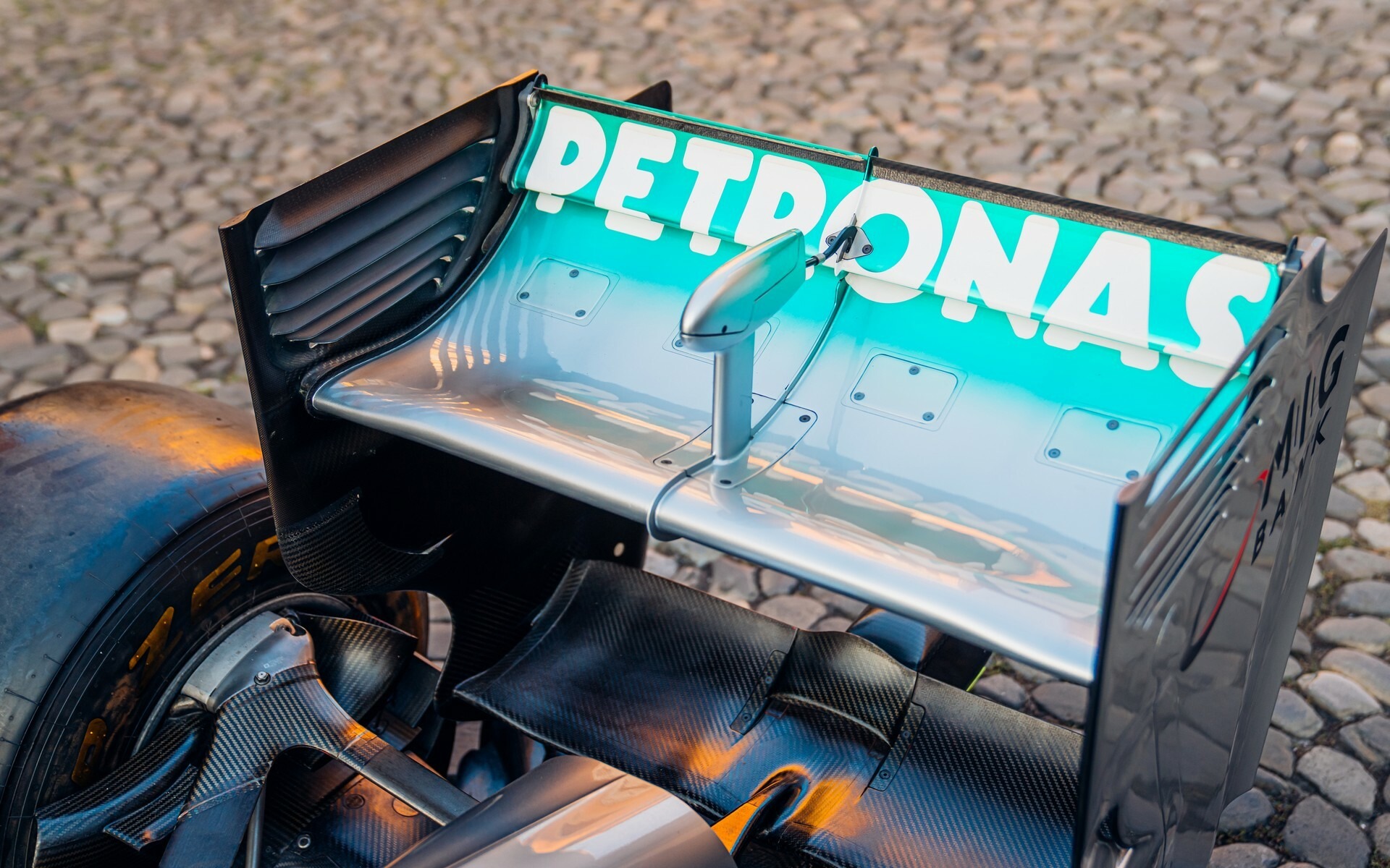 Lewis Hamilton Mercedes F1 W04 - 12