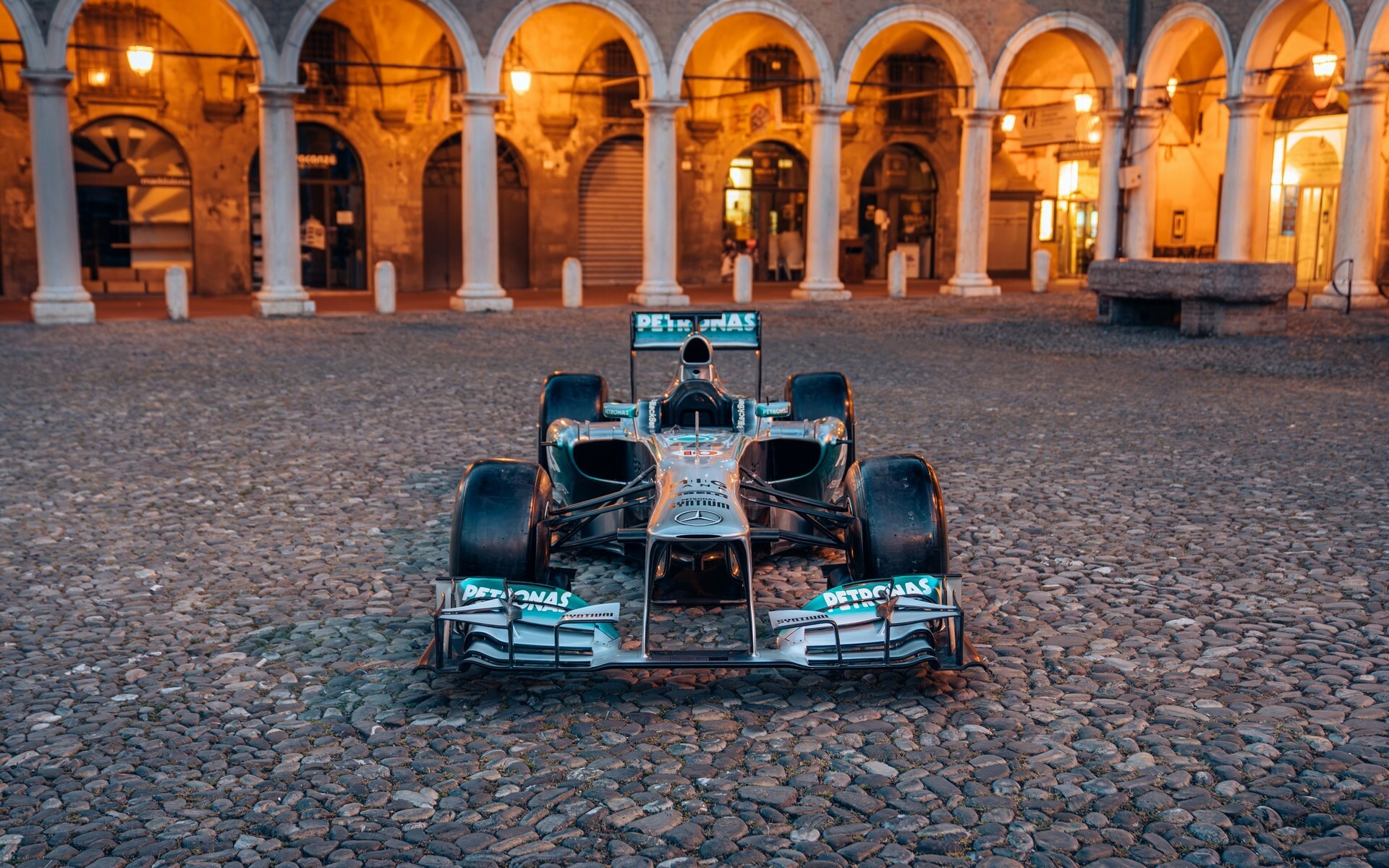 Lewis Hamilton Mercedes F1 W04 - 4