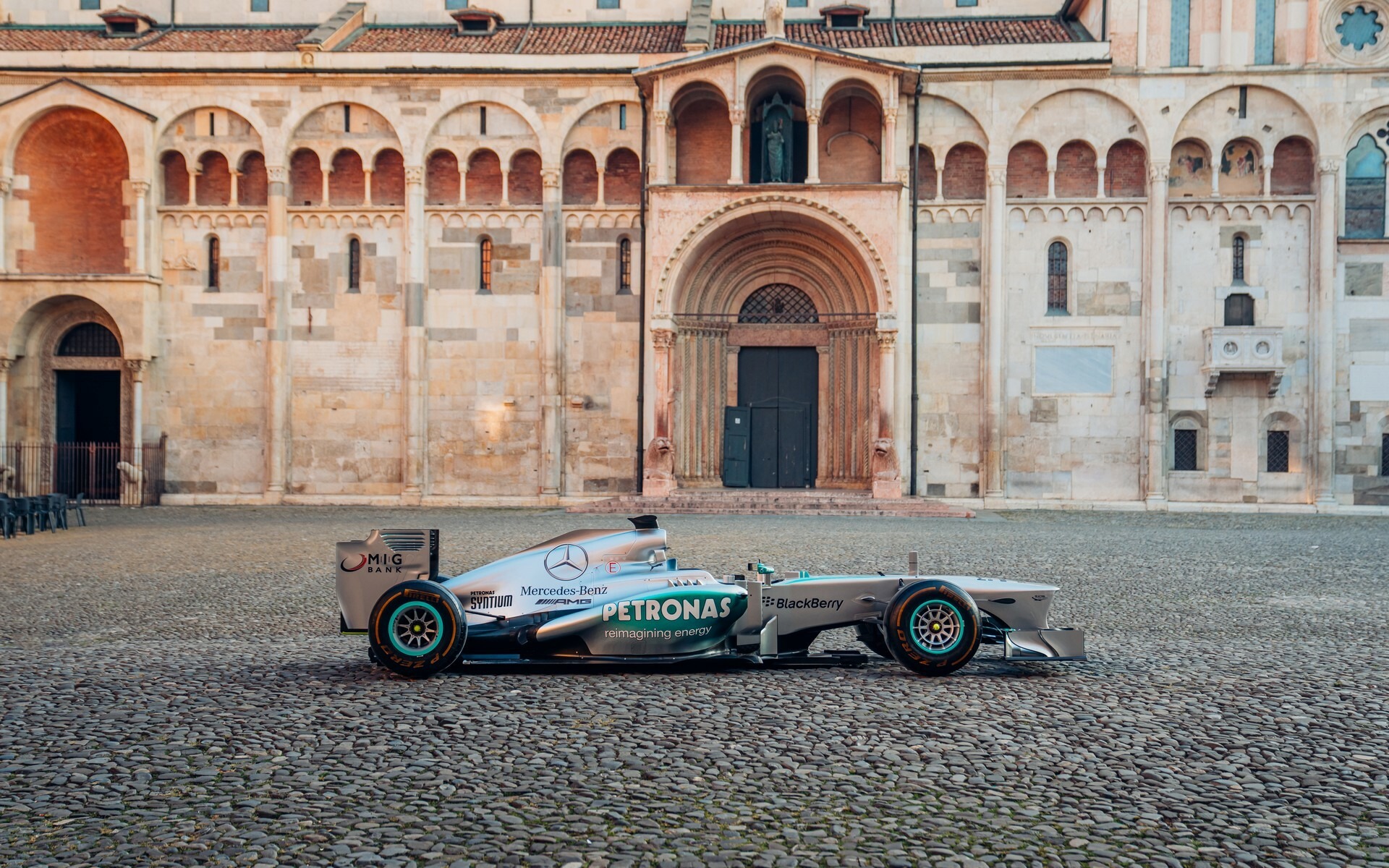 Lewis Hamilton Mercedes F1 W04 - 8