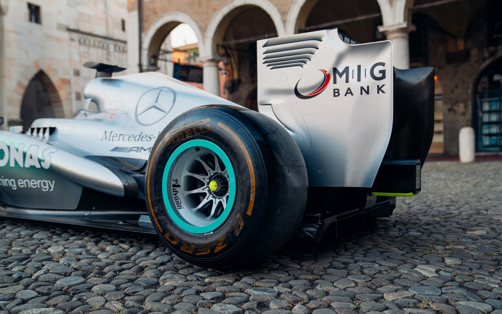 Lewis Hamilton Mercedes F1 W04 - 9
