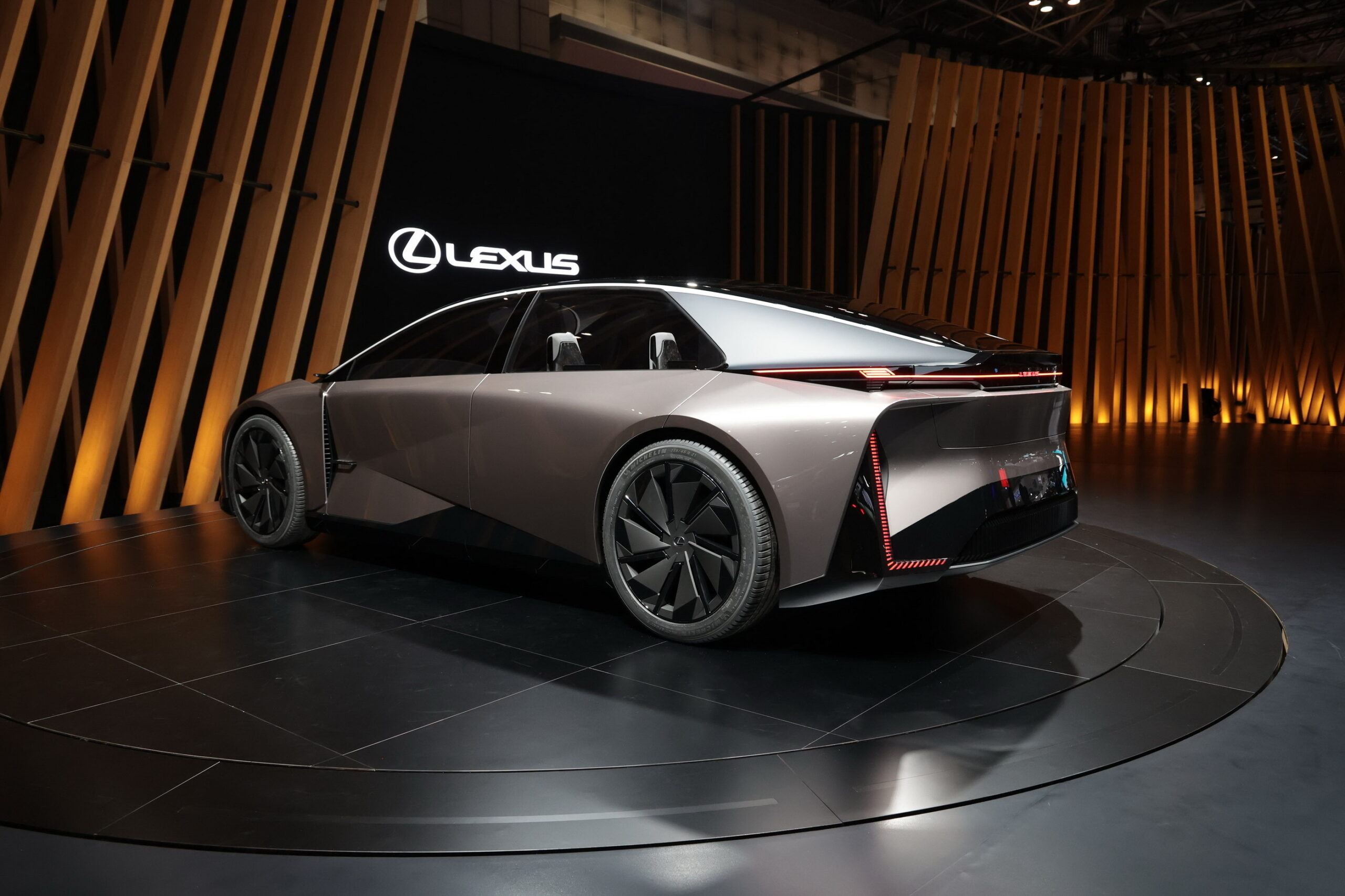 Lexus LF-ZC 10