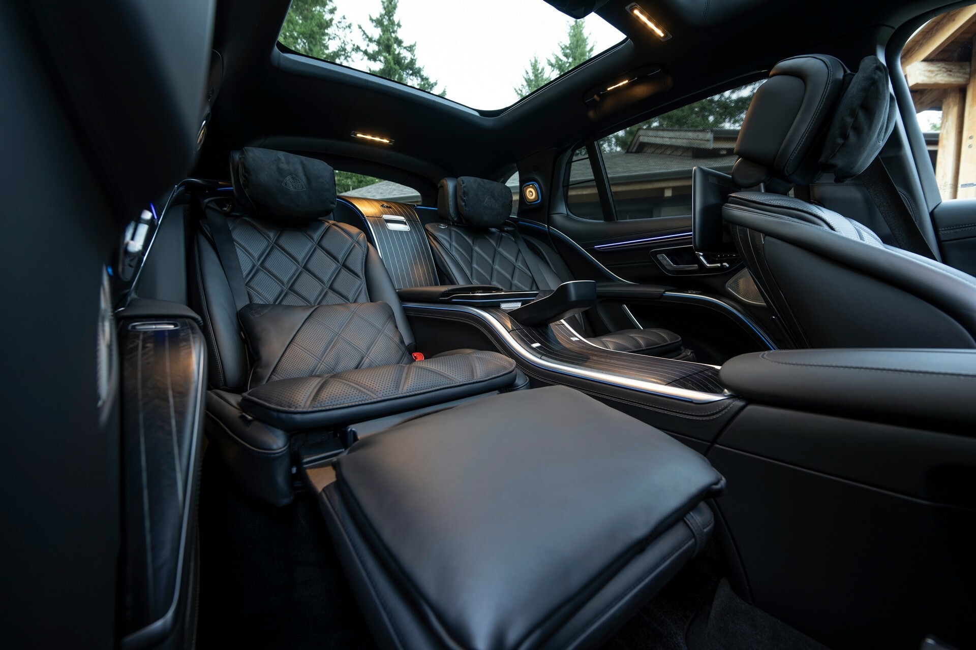 Mercedes-Maybach EQS SUV 1024 7