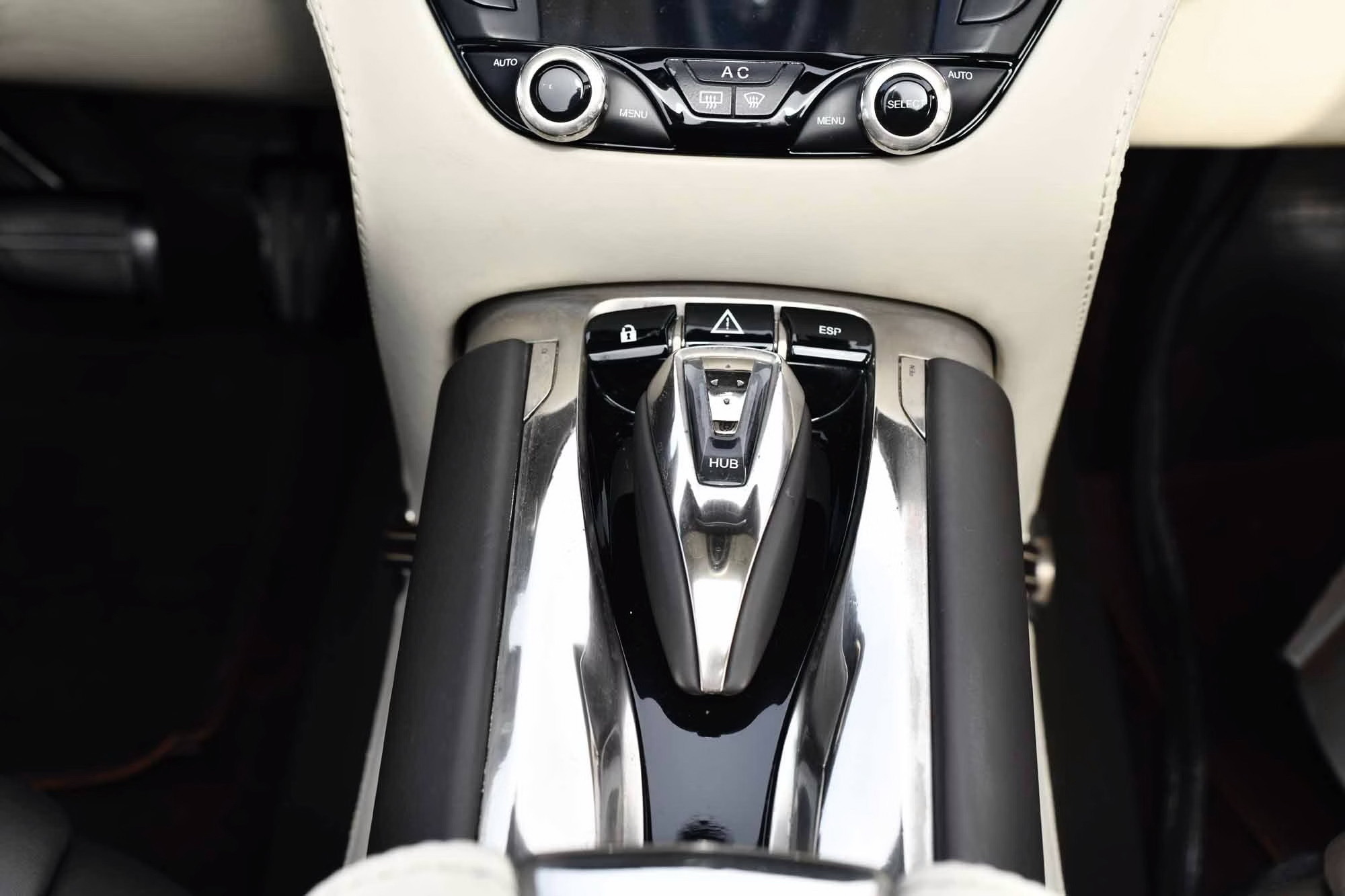 Aston Martin Lagonda LUV Concept 15