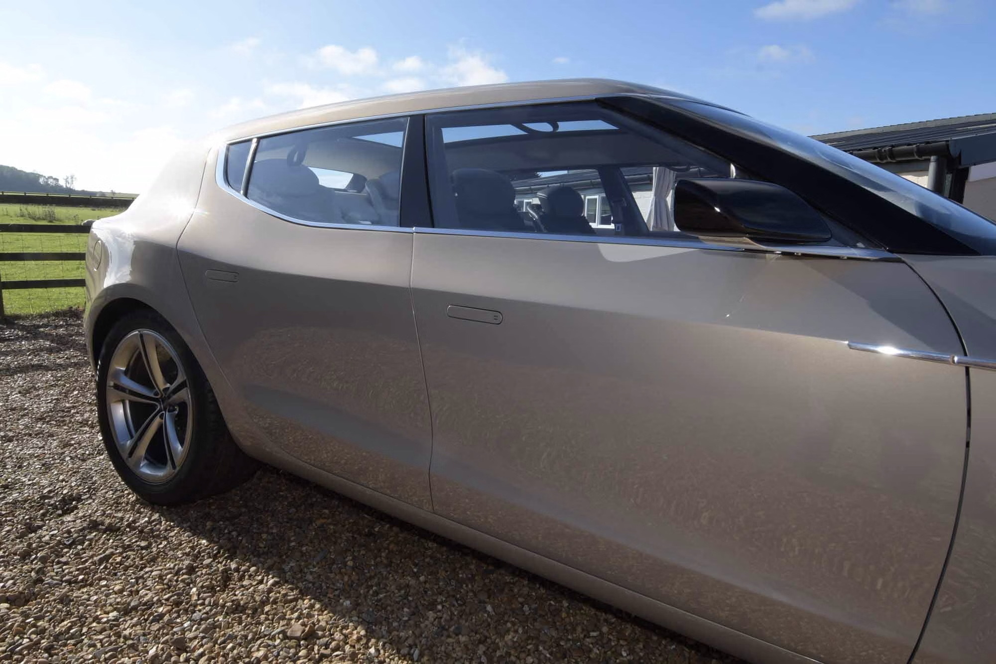 Aston Martin Lagonda LUV Concept 40