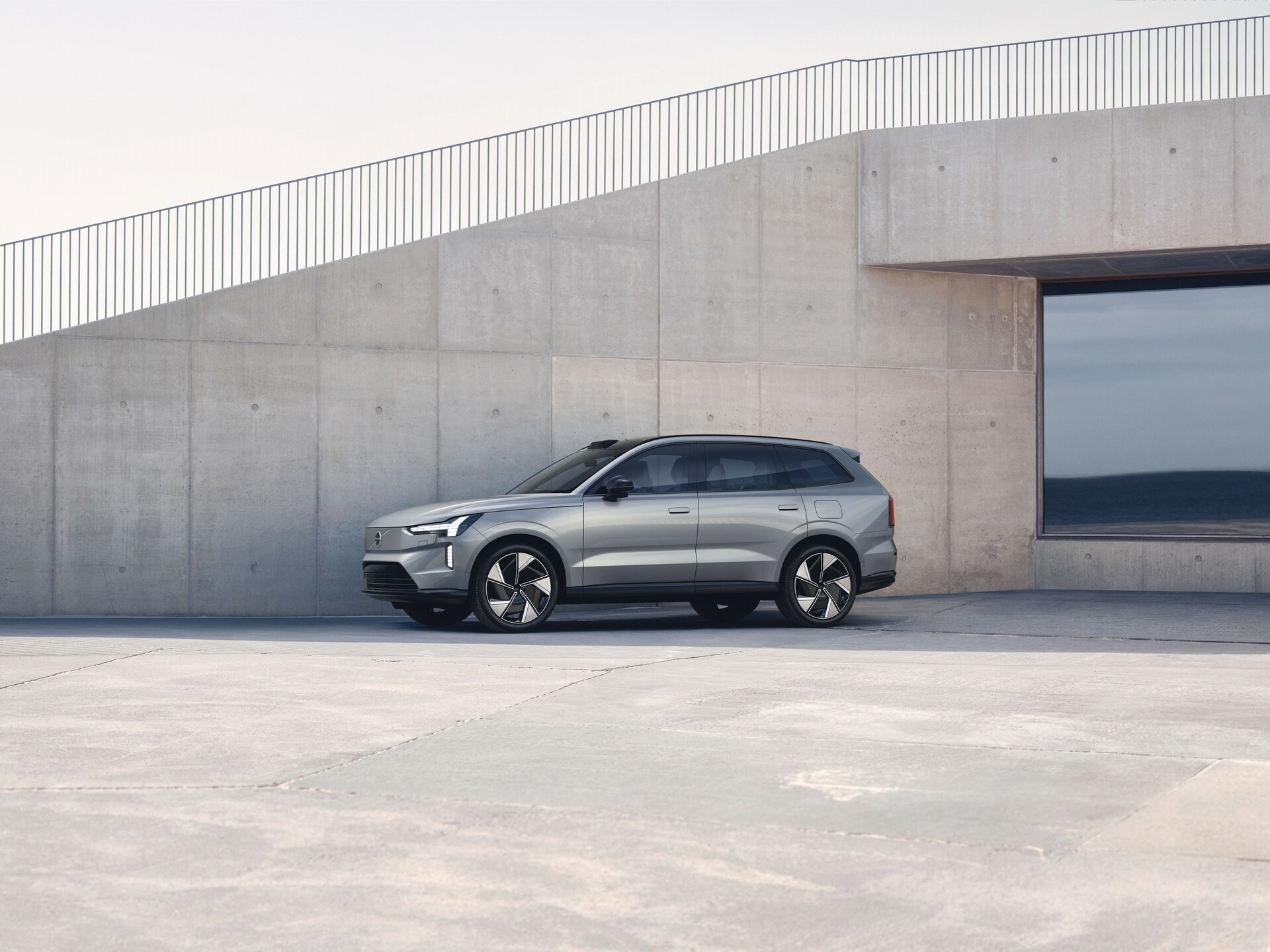 2025 Volvo EX90 1130 13