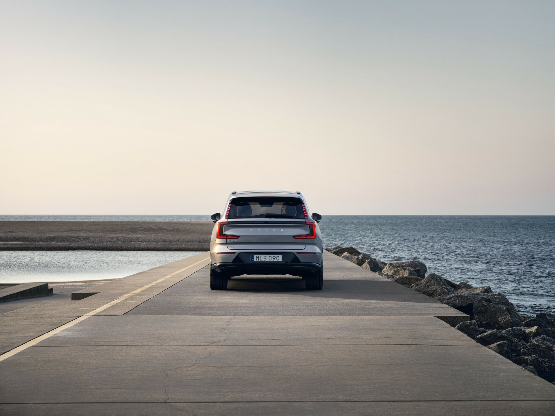 2025 Volvo EX90 1130 6