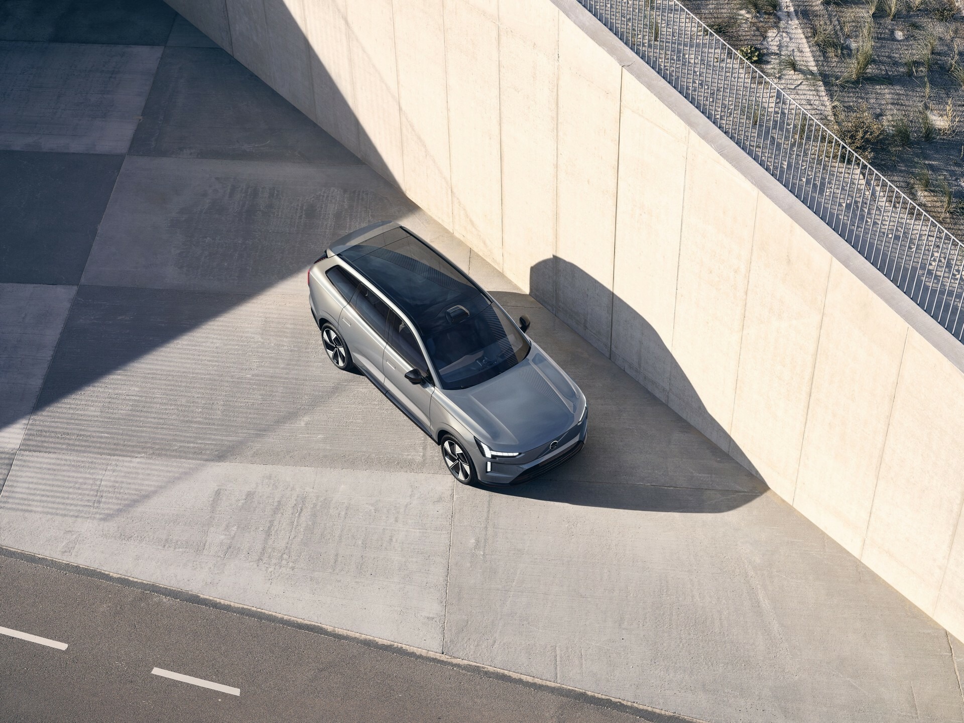 2025 Volvo EX90 1130 8