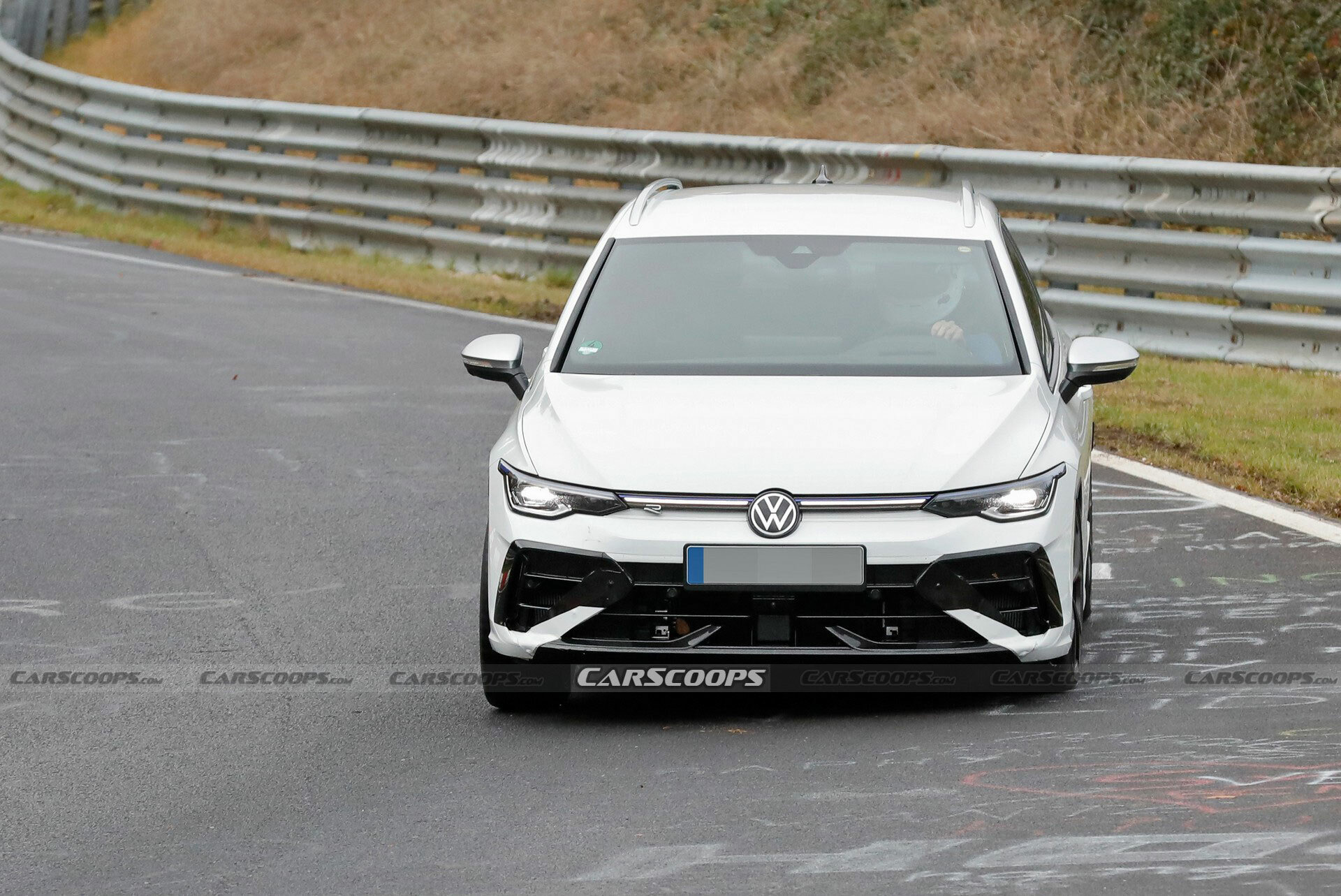 2025-VW-Golf-R-111-15
