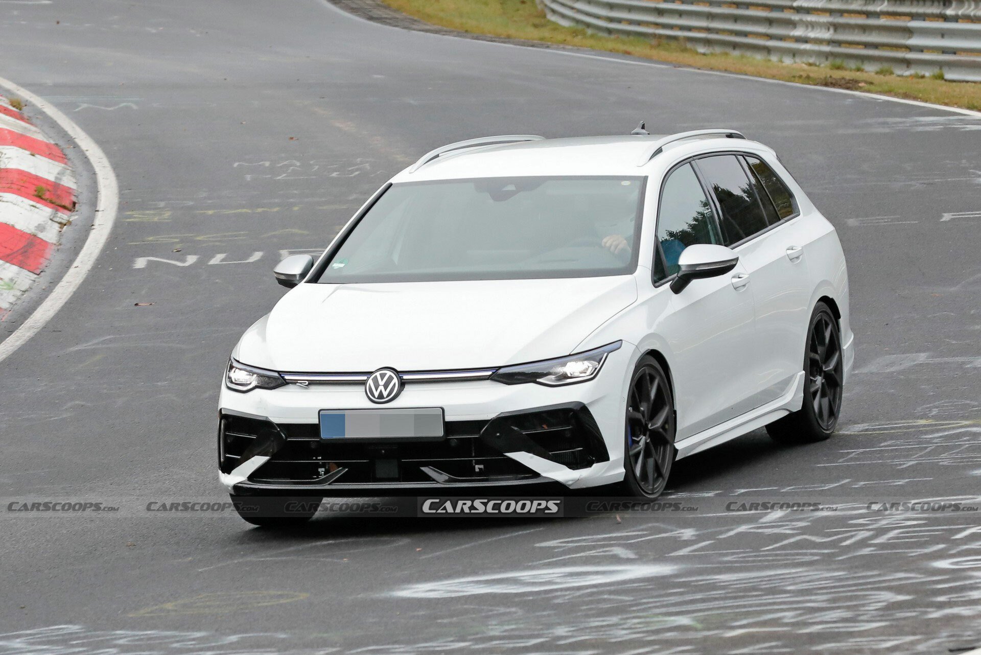 2025-VW-Golf-R-111-16