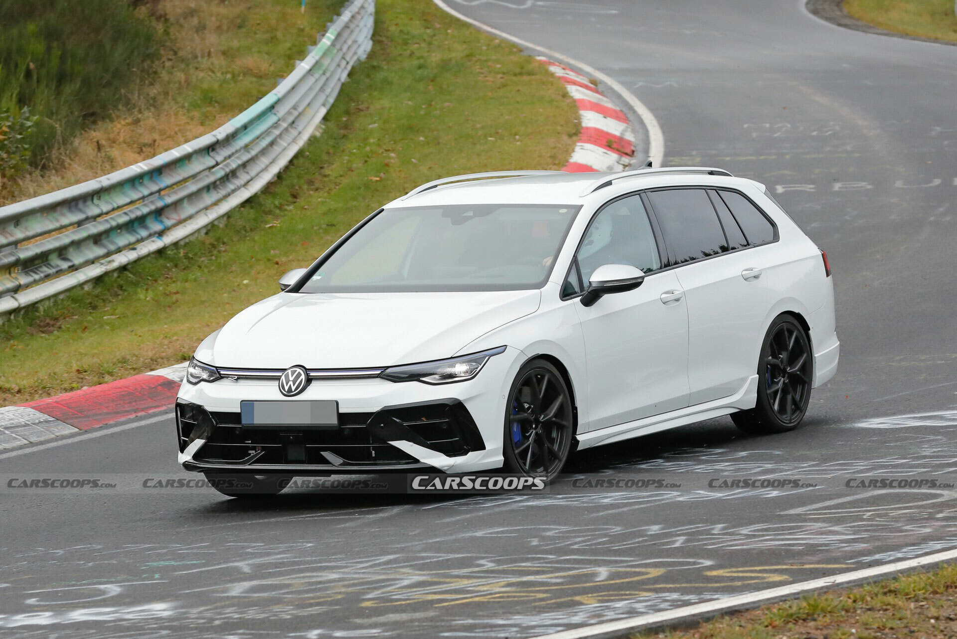 2025-VW-Golf-R-111-17