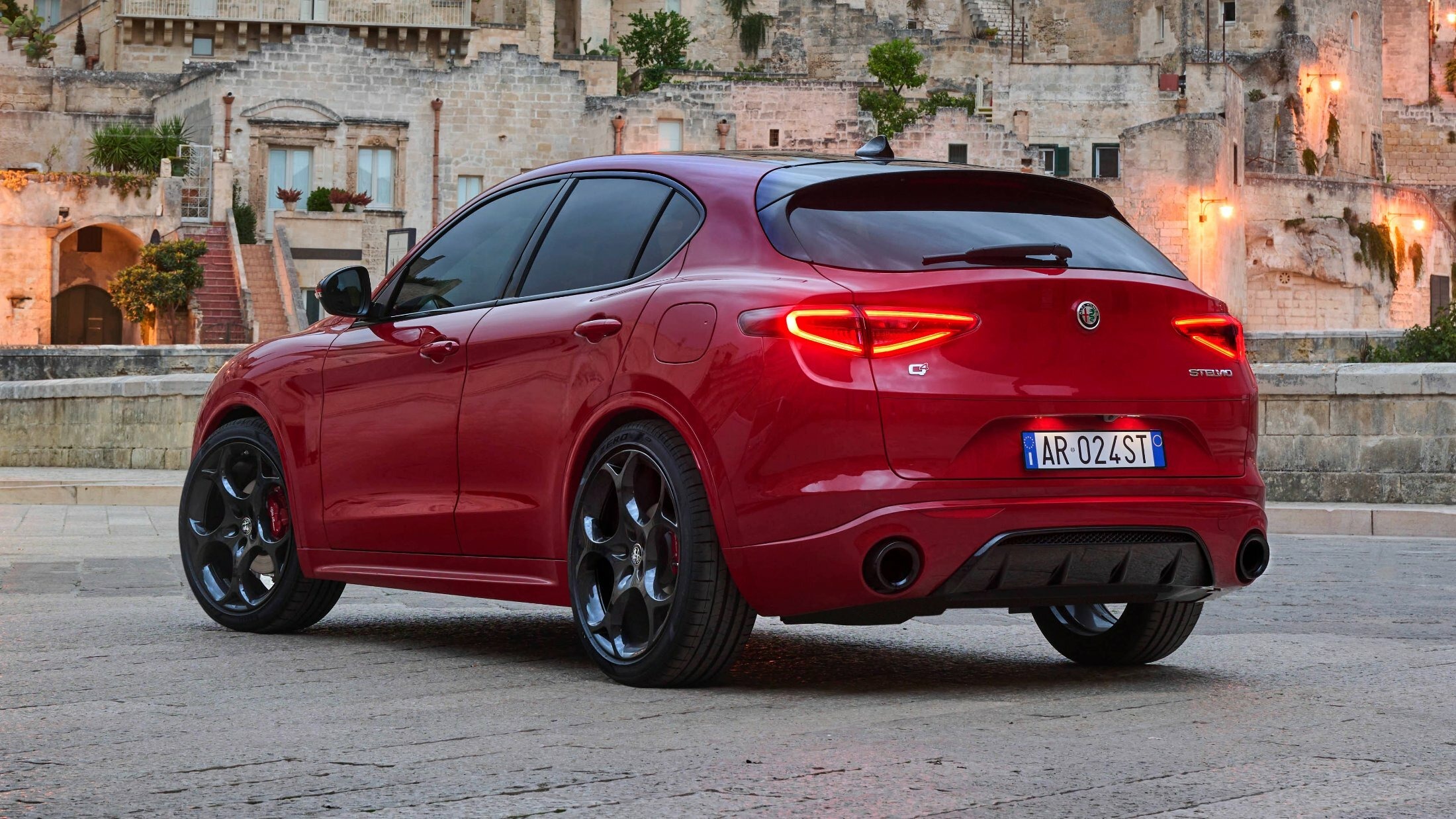 Alfa Romeo Stelvio Tributo Italiano (4)s