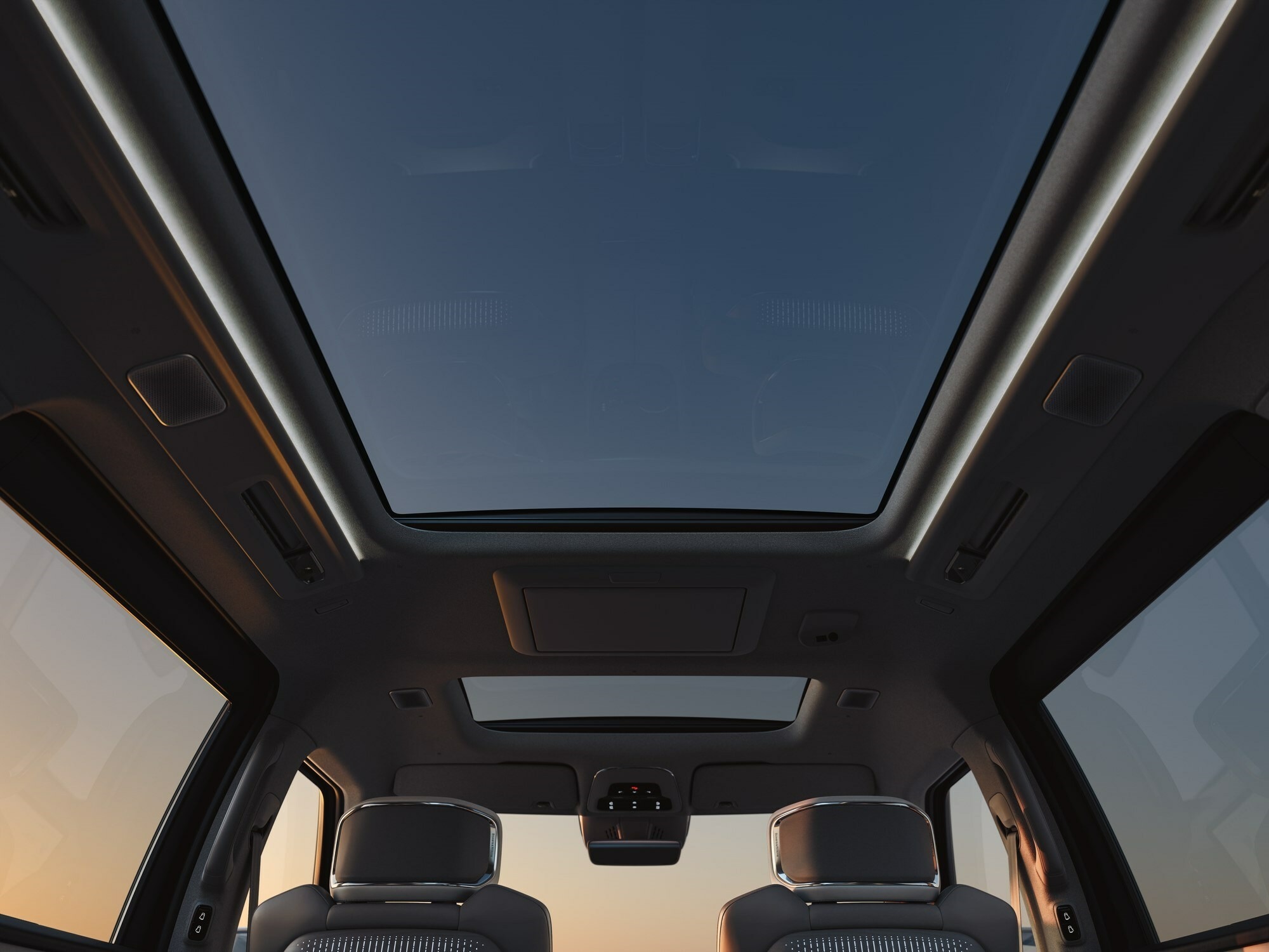 2025 Volvo EM90 148
