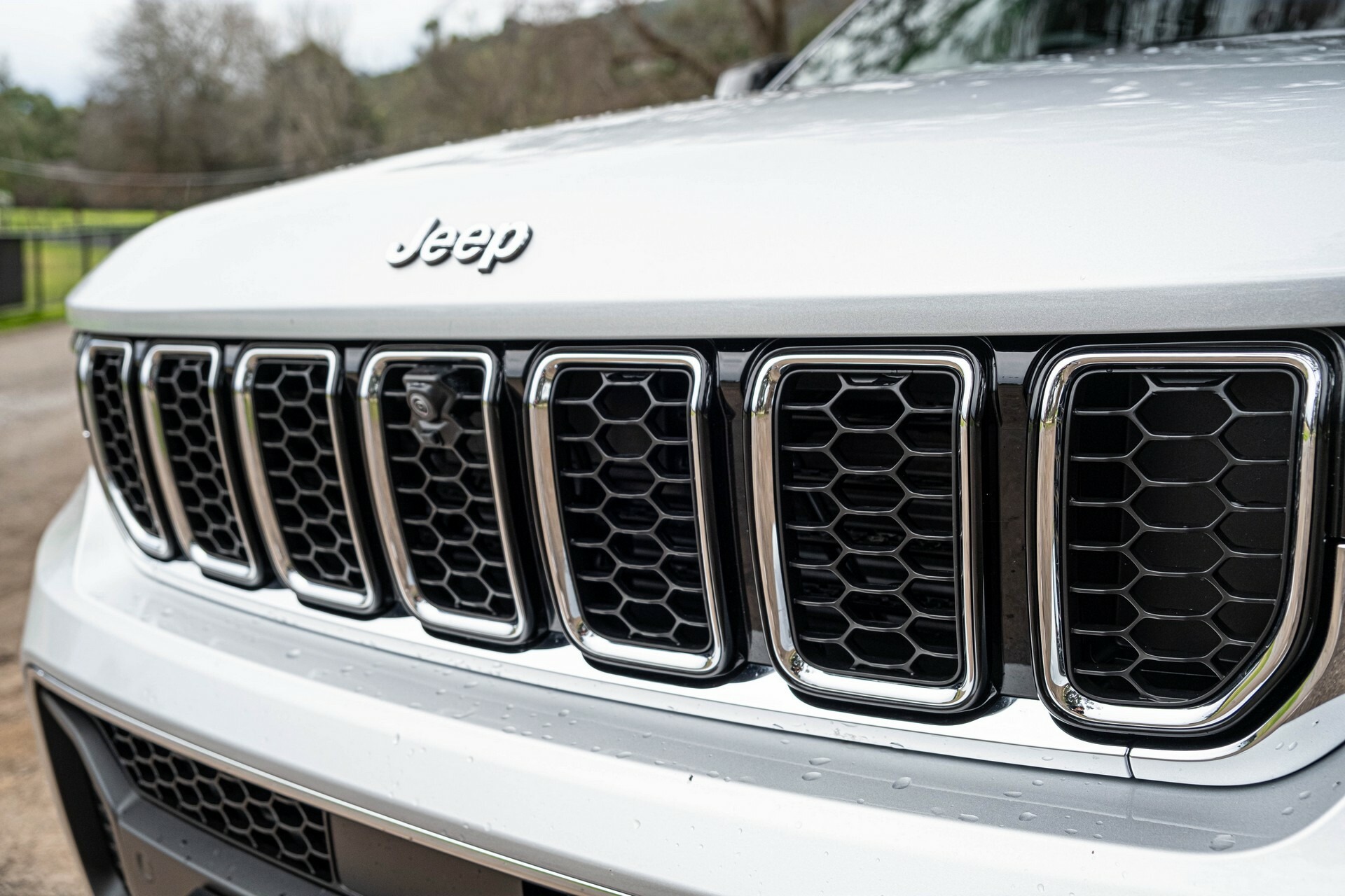 2023 Jeep Grand Cherokee Overland - 12