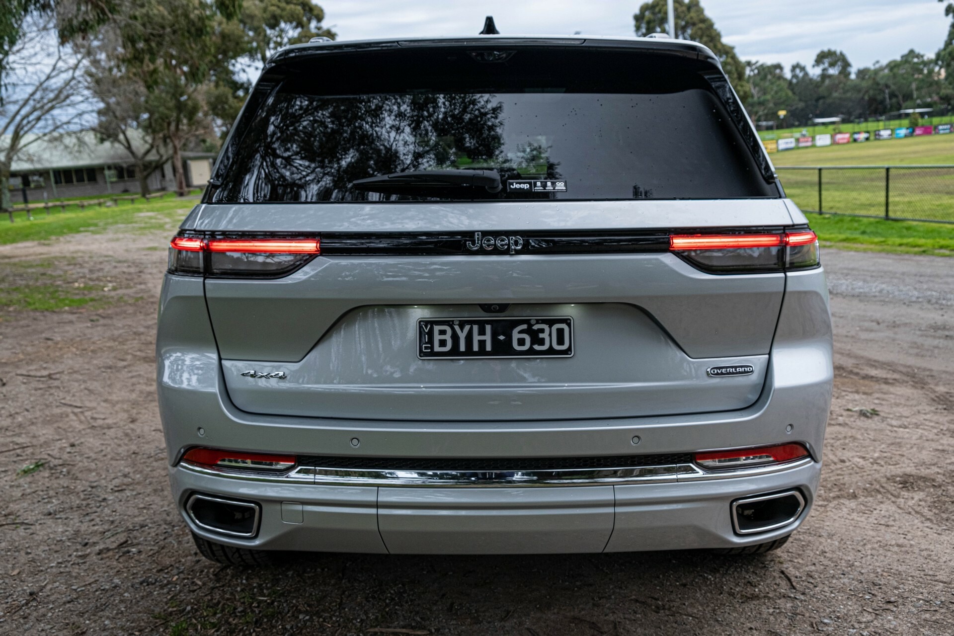 2023 Jeep Grand Cherokee Overland - 17